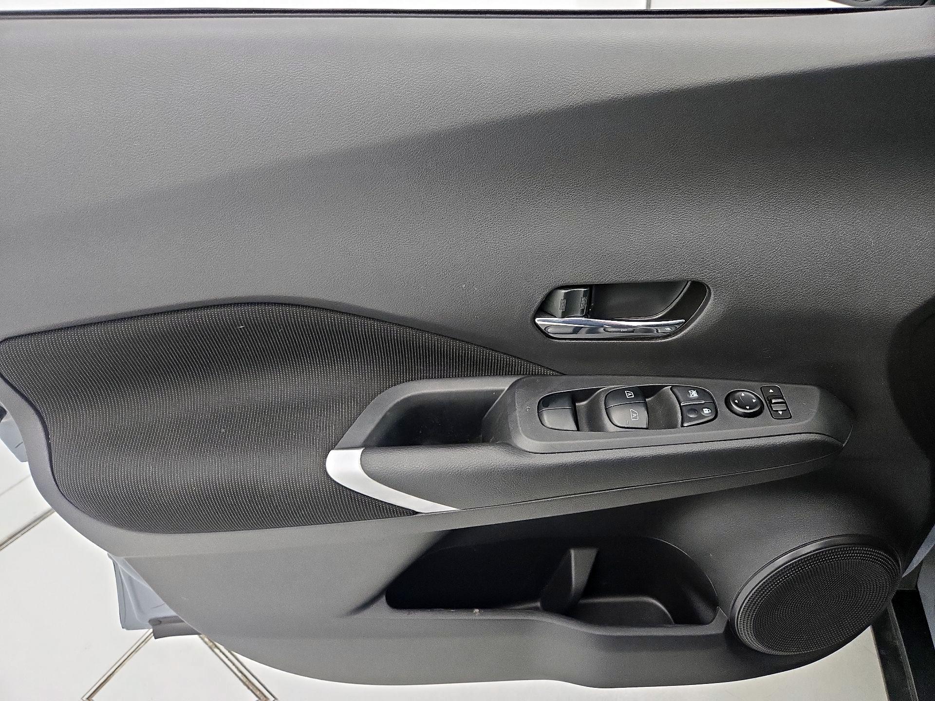 Thumbnail: 2023 Nissan Kicks - 12