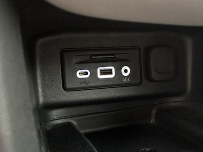 USB/AUX Ports