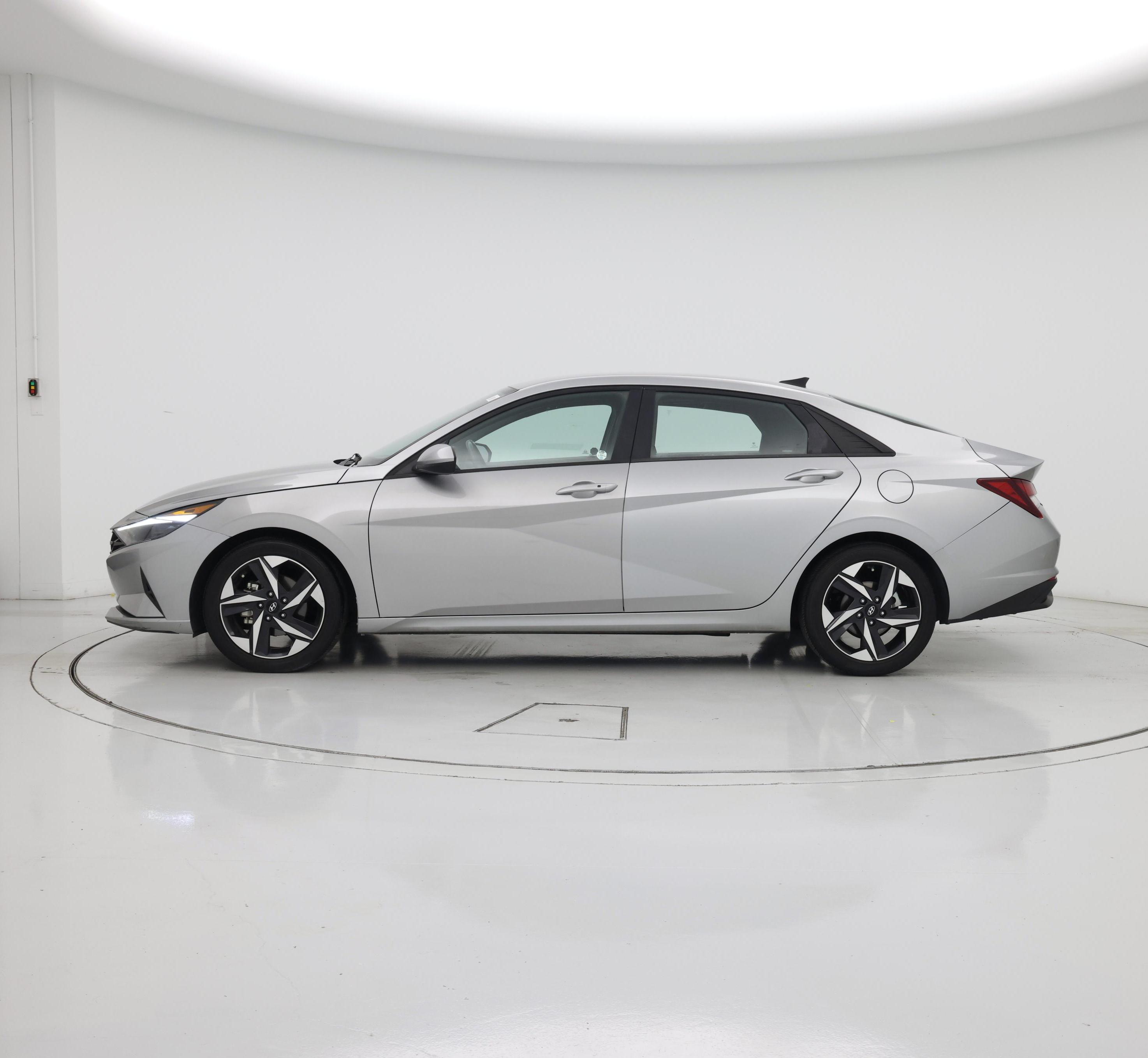Thumbnail: 2023 Hyundai Elantra - 3