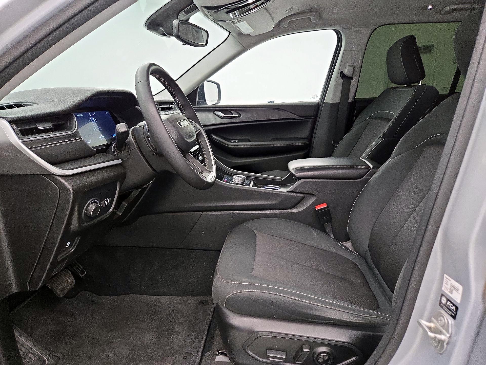 Thumbnail: 2024 Jeep Grand Cherokee - 11