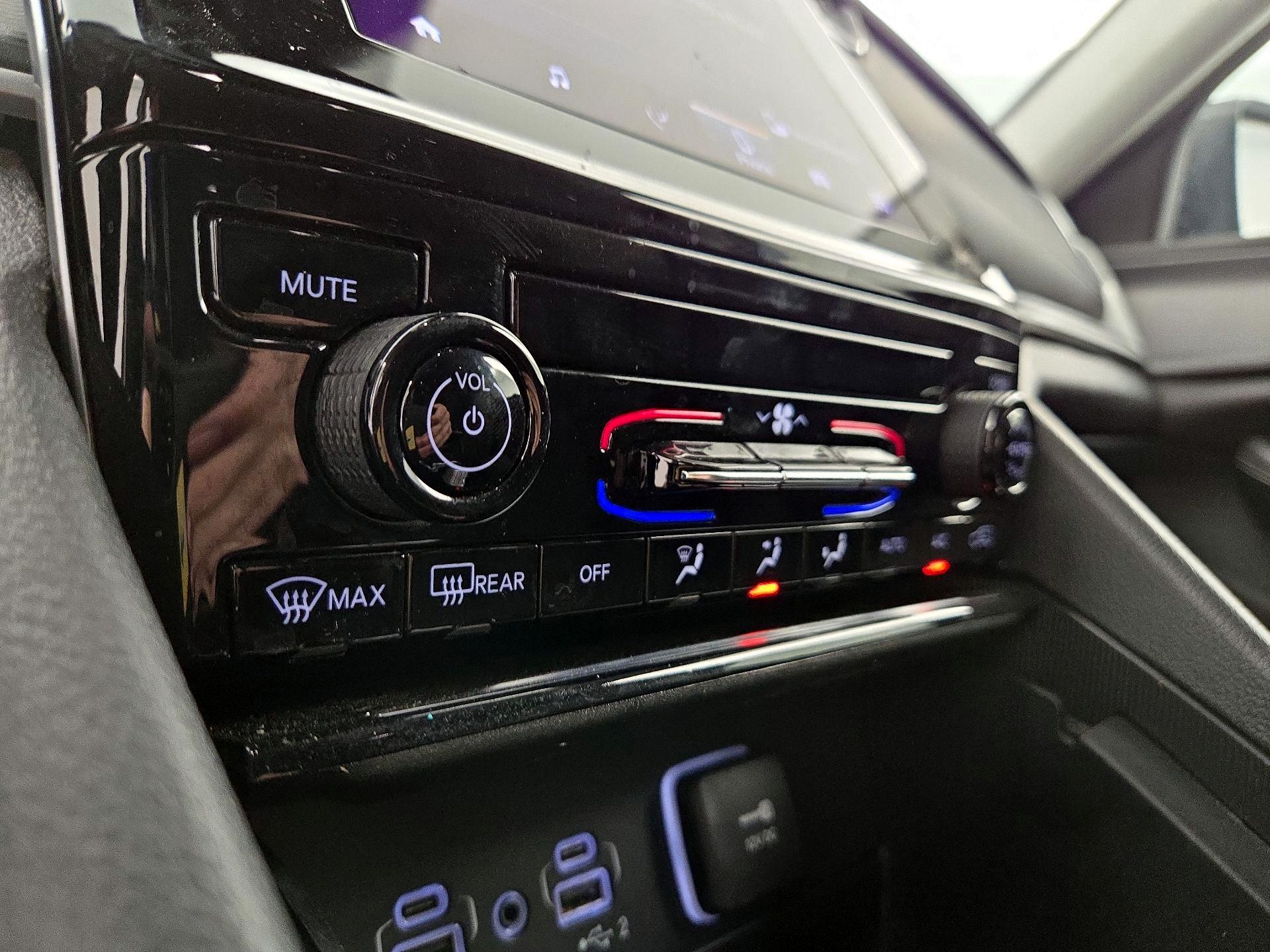 Thumbnail: 2024 Jeep Grand Cherokee - 16