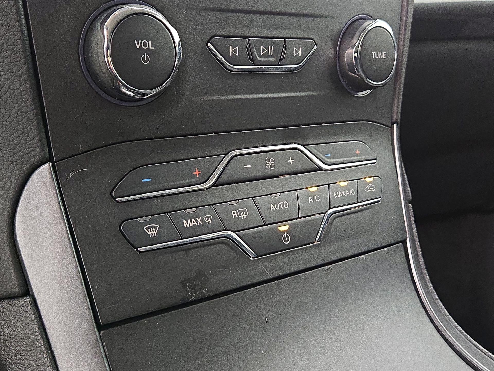 Thumbnail: 2020 Ford Edge - 16