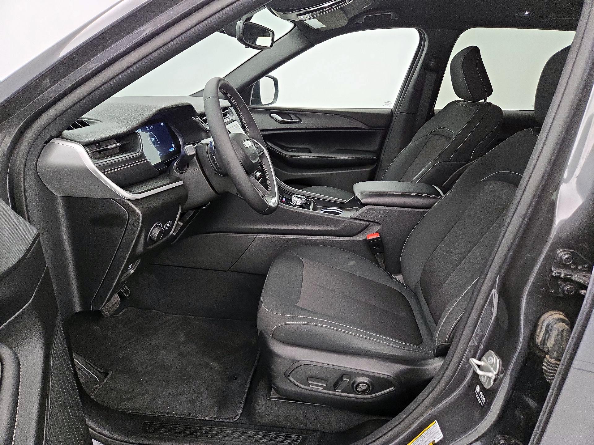 Thumbnail: 2024 Jeep Grand Cherokee - 11