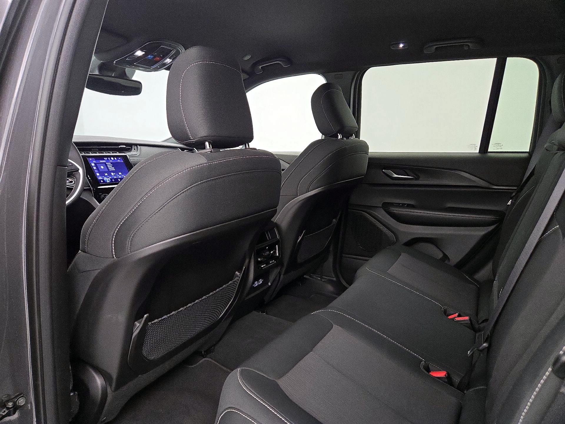 Thumbnail: 2024 Jeep Grand Cherokee - 19