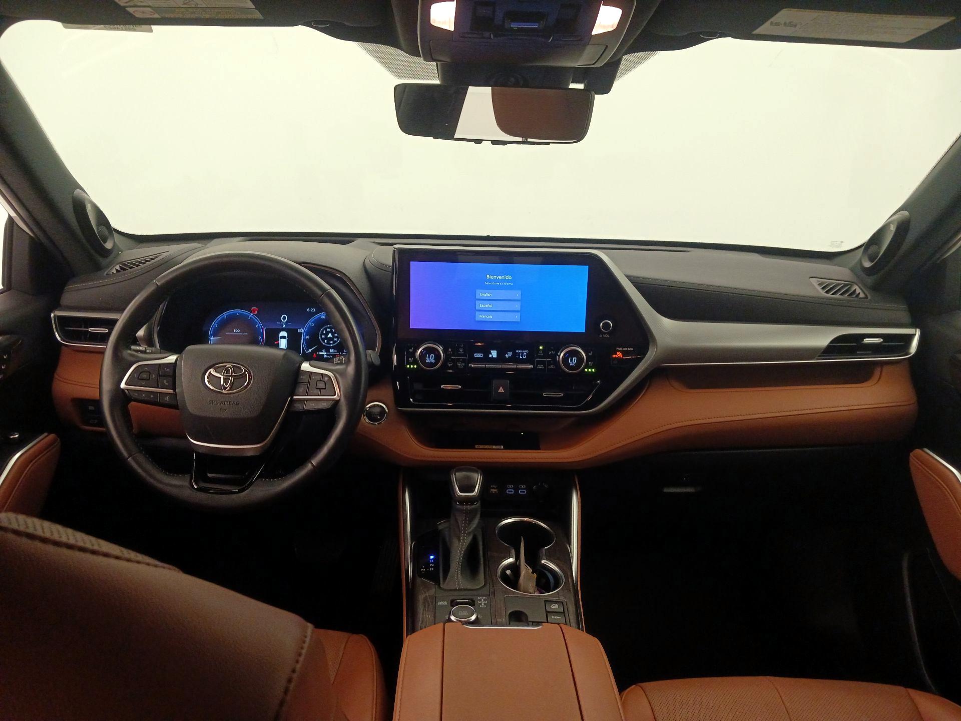 Thumbnail: 2023 Toyota Highlander - 9