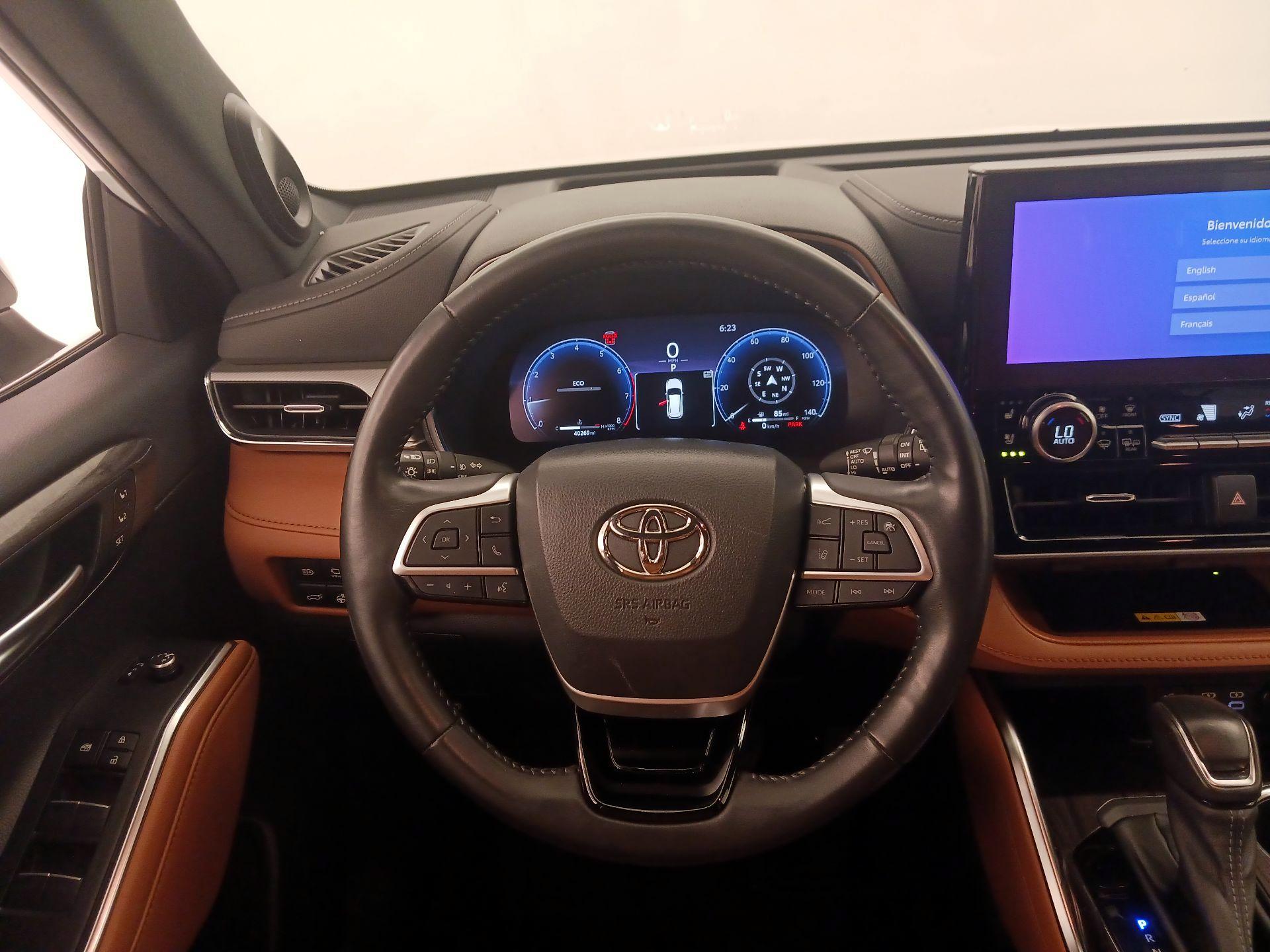 Thumbnail: 2023 Toyota Highlander - 10