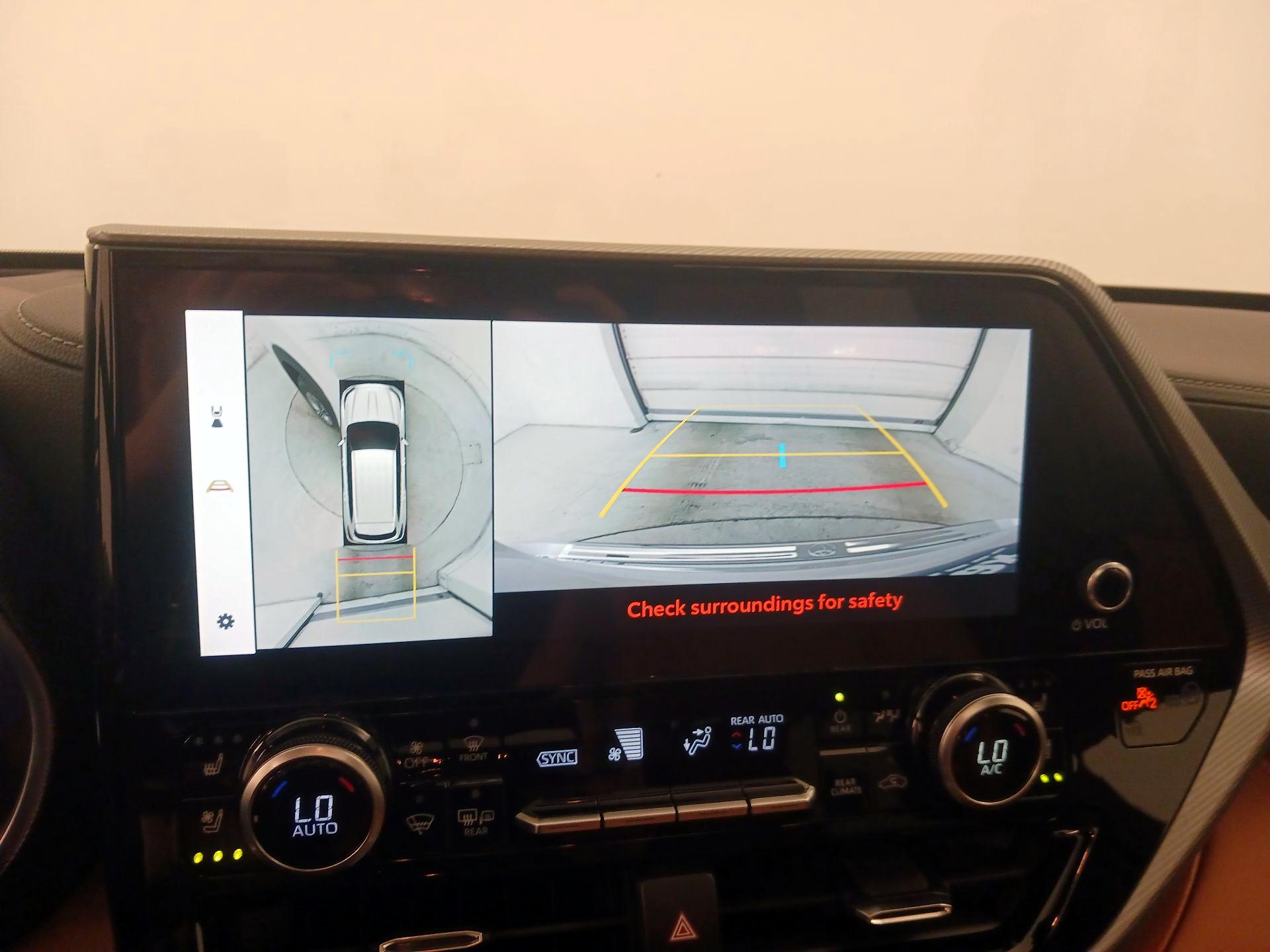 Thumbnail: 2023 Toyota Highlander - 15