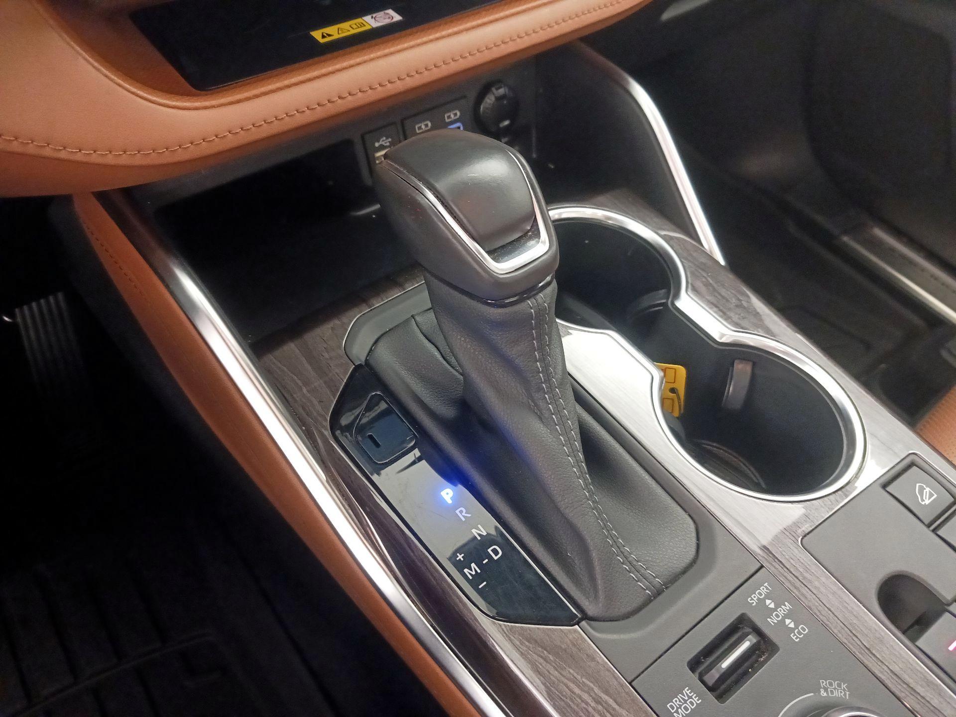 Thumbnail: 2023 Toyota Highlander - 18