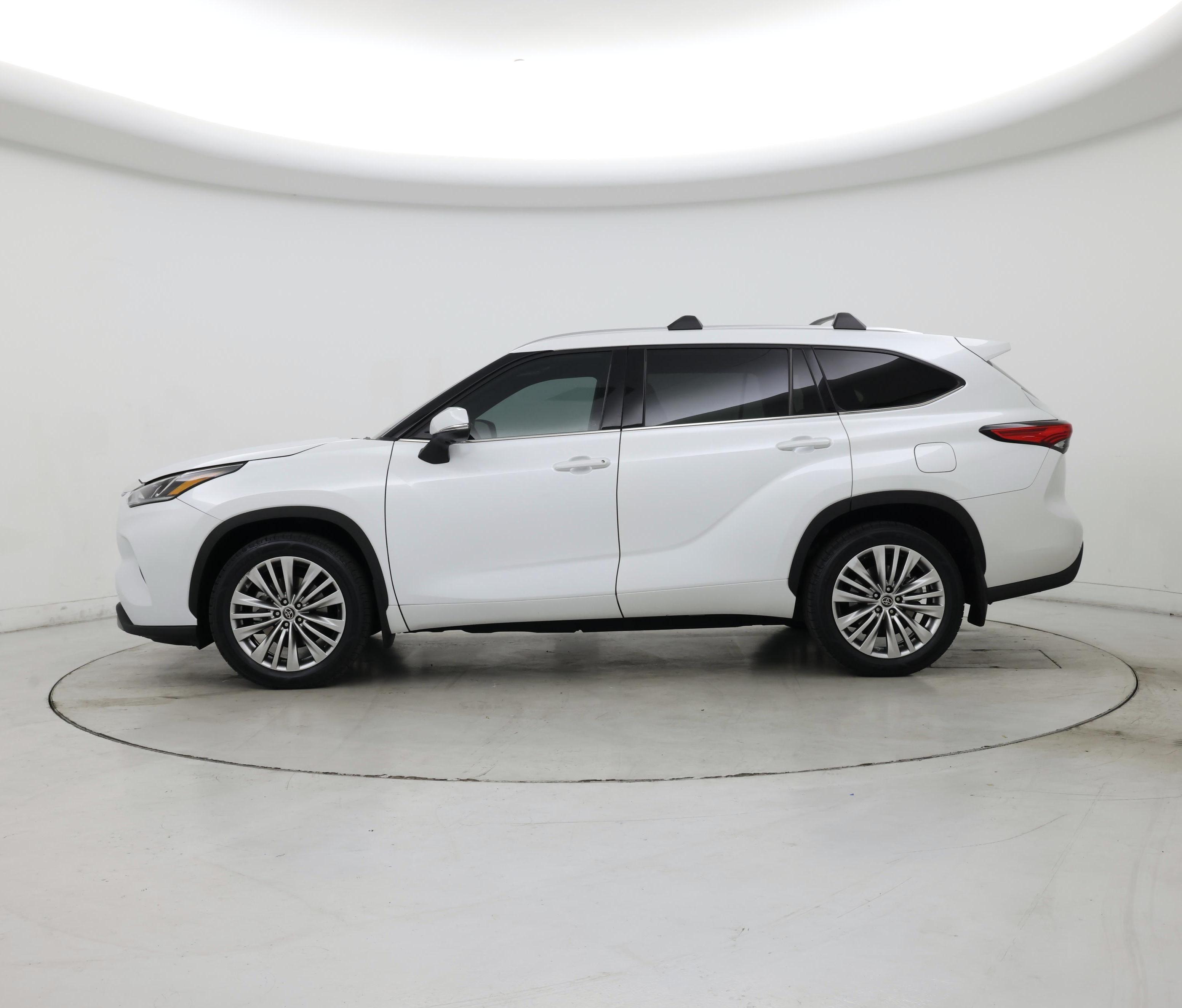 Thumbnail: 2023 Toyota Highlander - 3