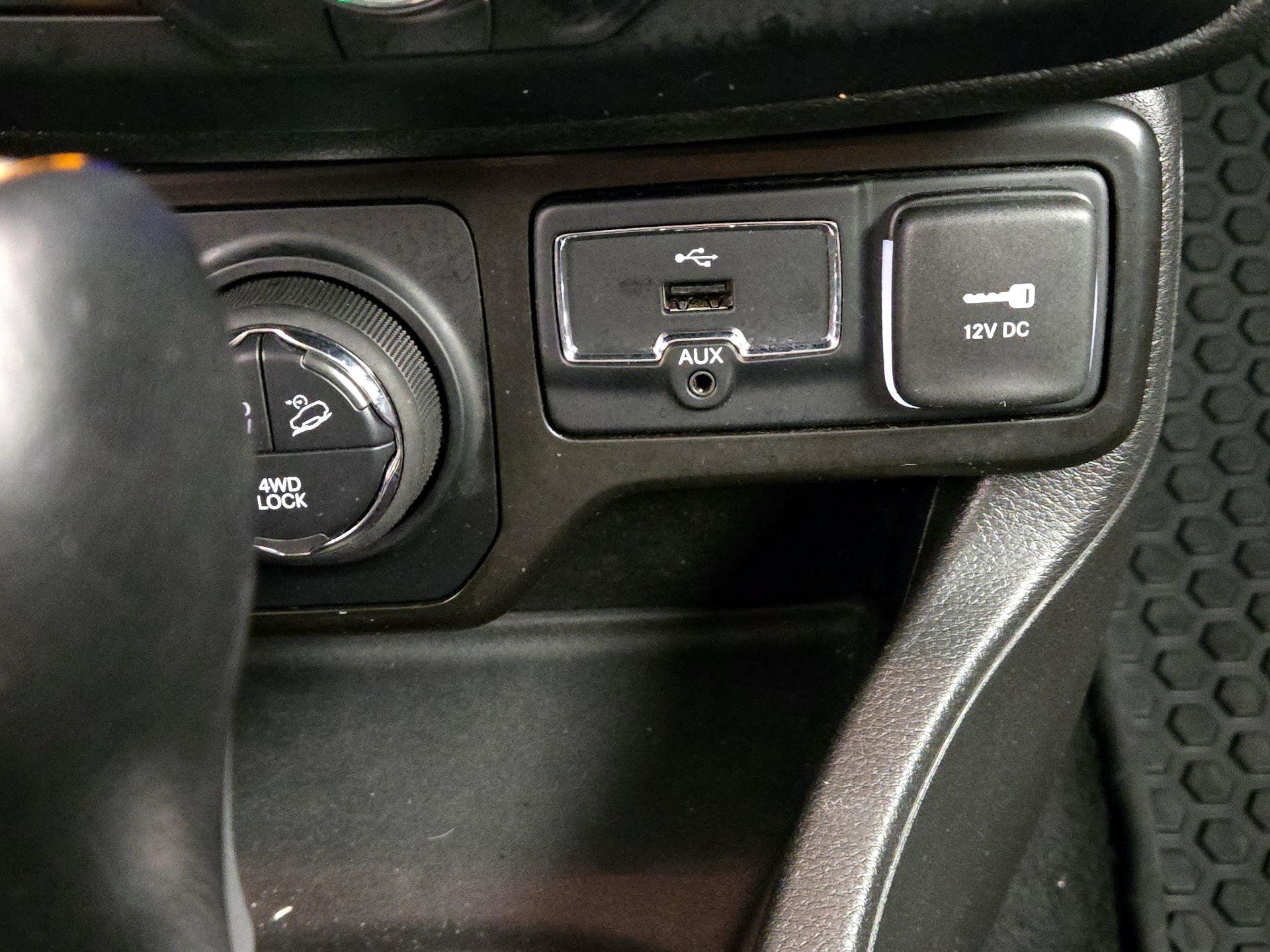 Thumbnail: 2023 Jeep Renegade - 19