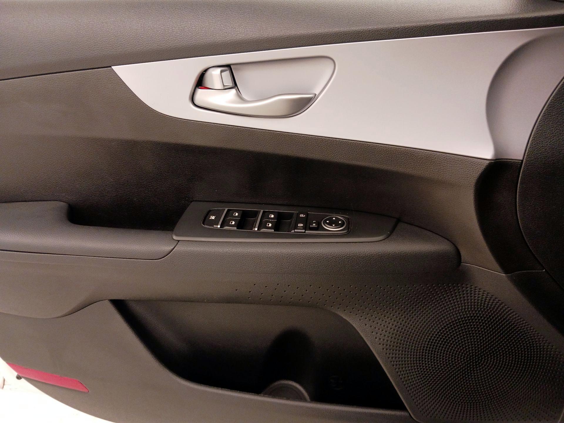 Thumbnail: 2024 Kia Forte - 12