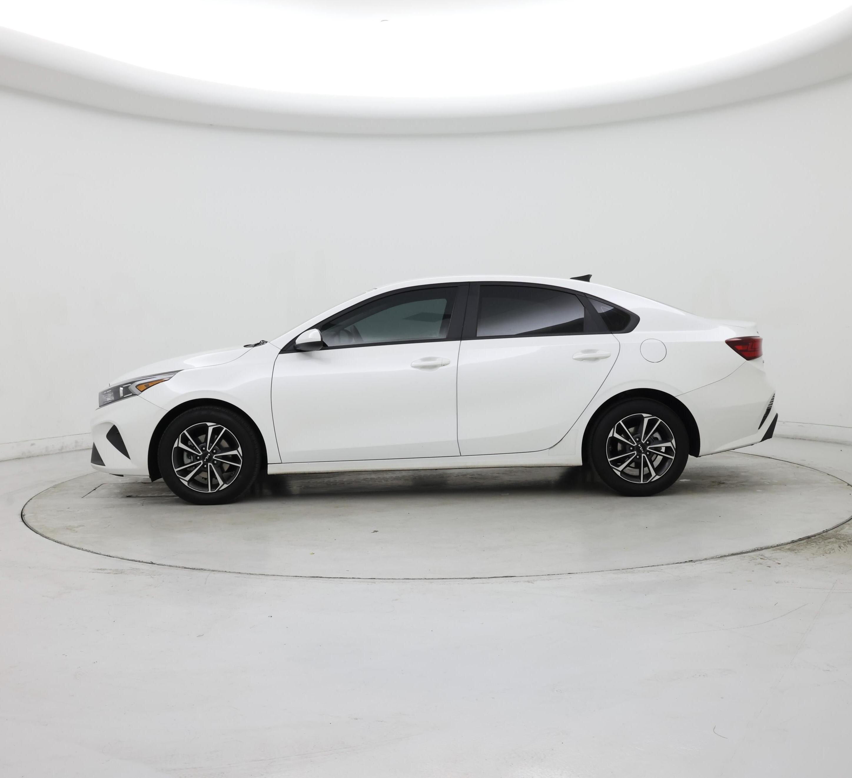 Thumbnail: 2024 Kia Forte - 3