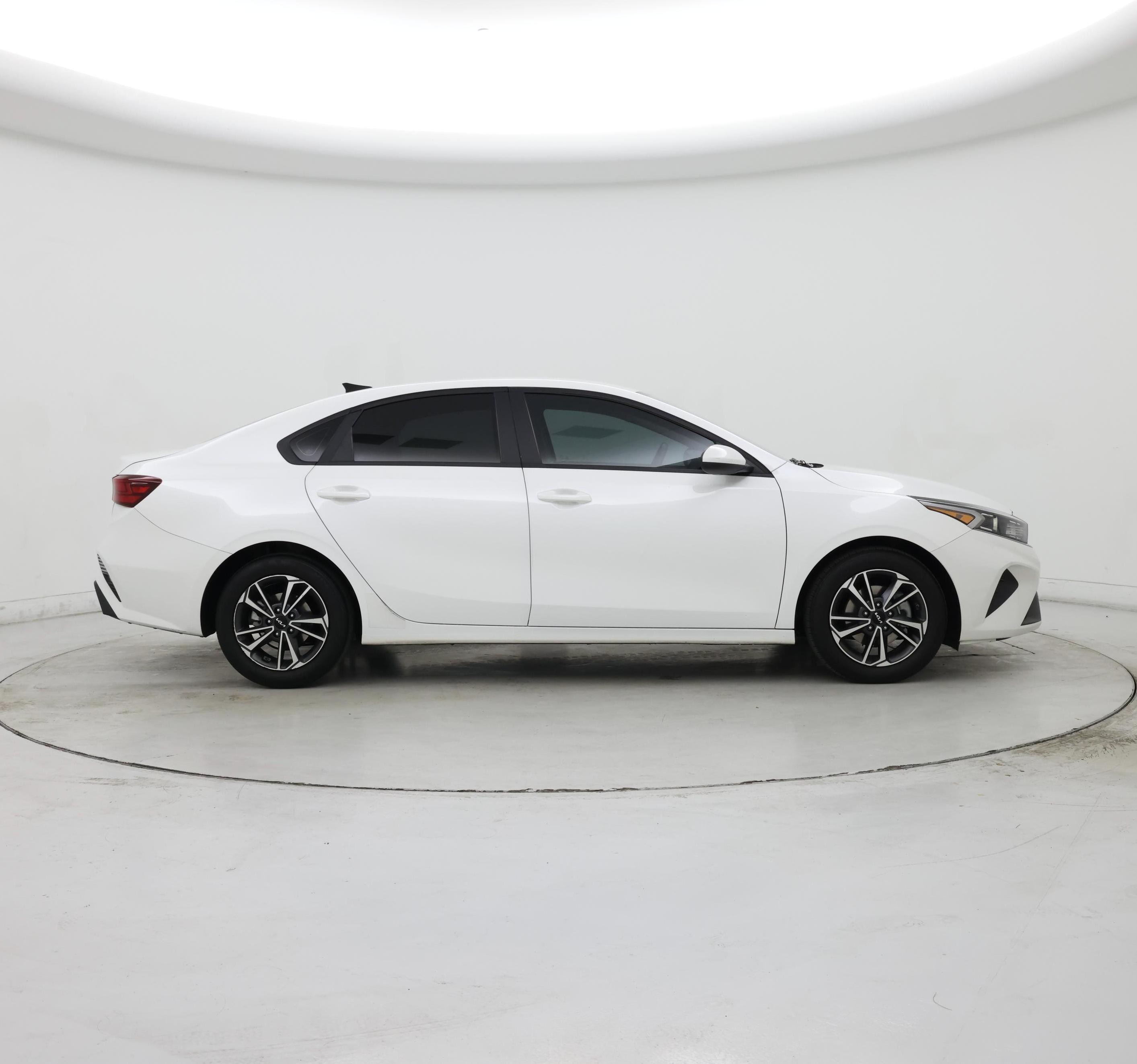 Thumbnail: 2024 Kia Forte - 7