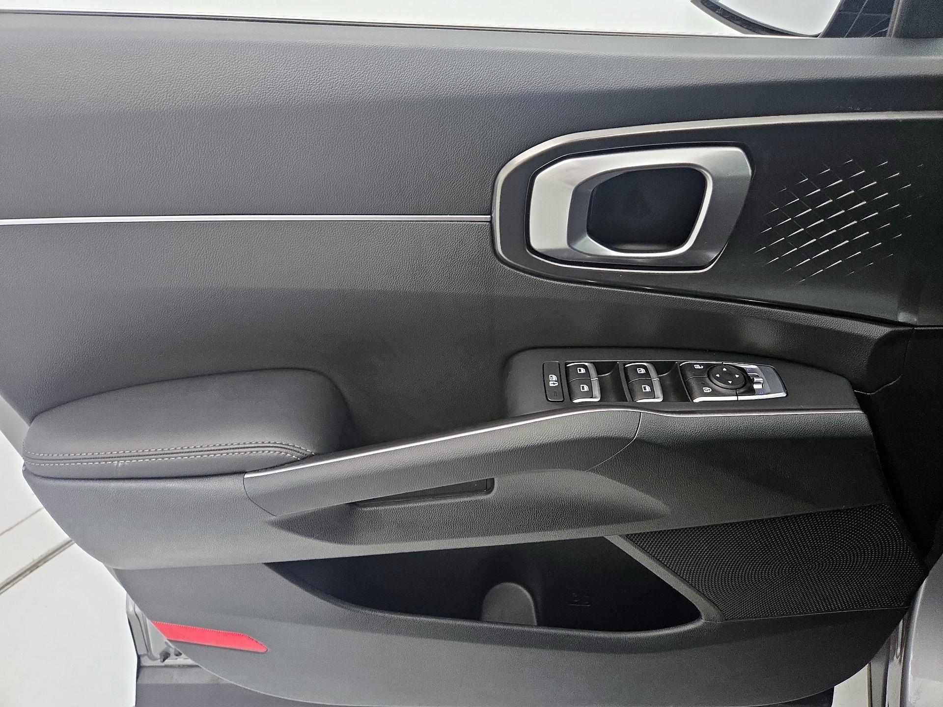 Thumbnail: 2023 Kia Sorento - 12