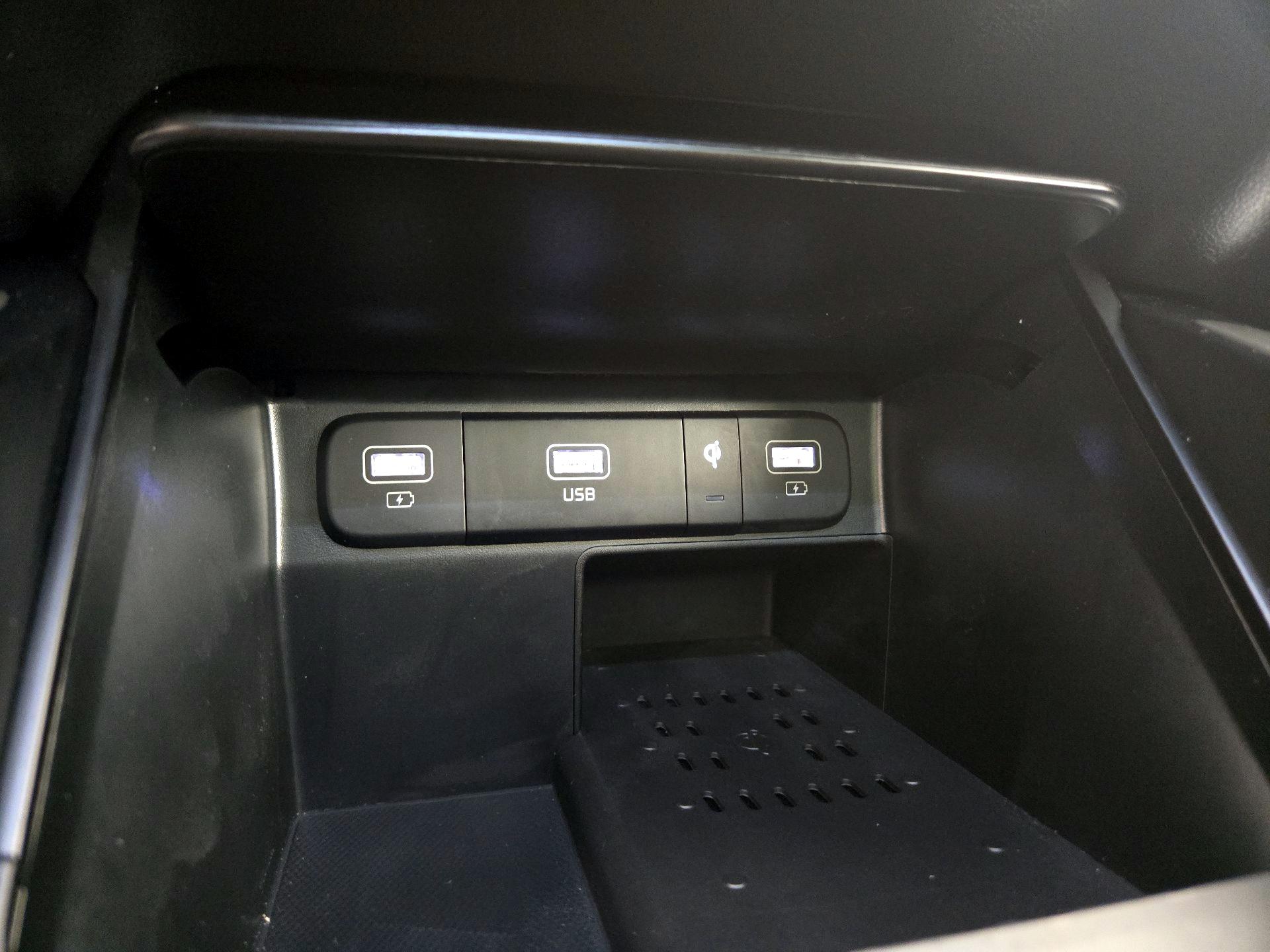 Thumbnail: 2023 Kia Sorento - 18