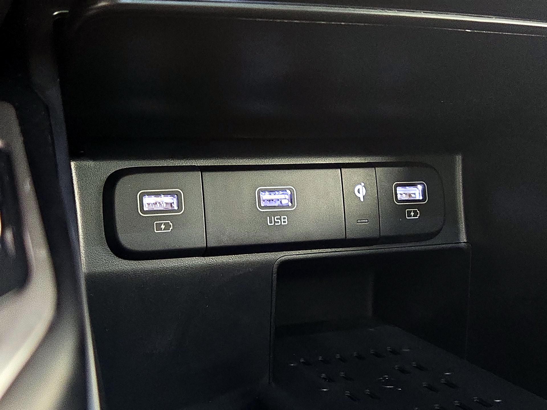 Thumbnail: 2023 Kia Sorento - 19