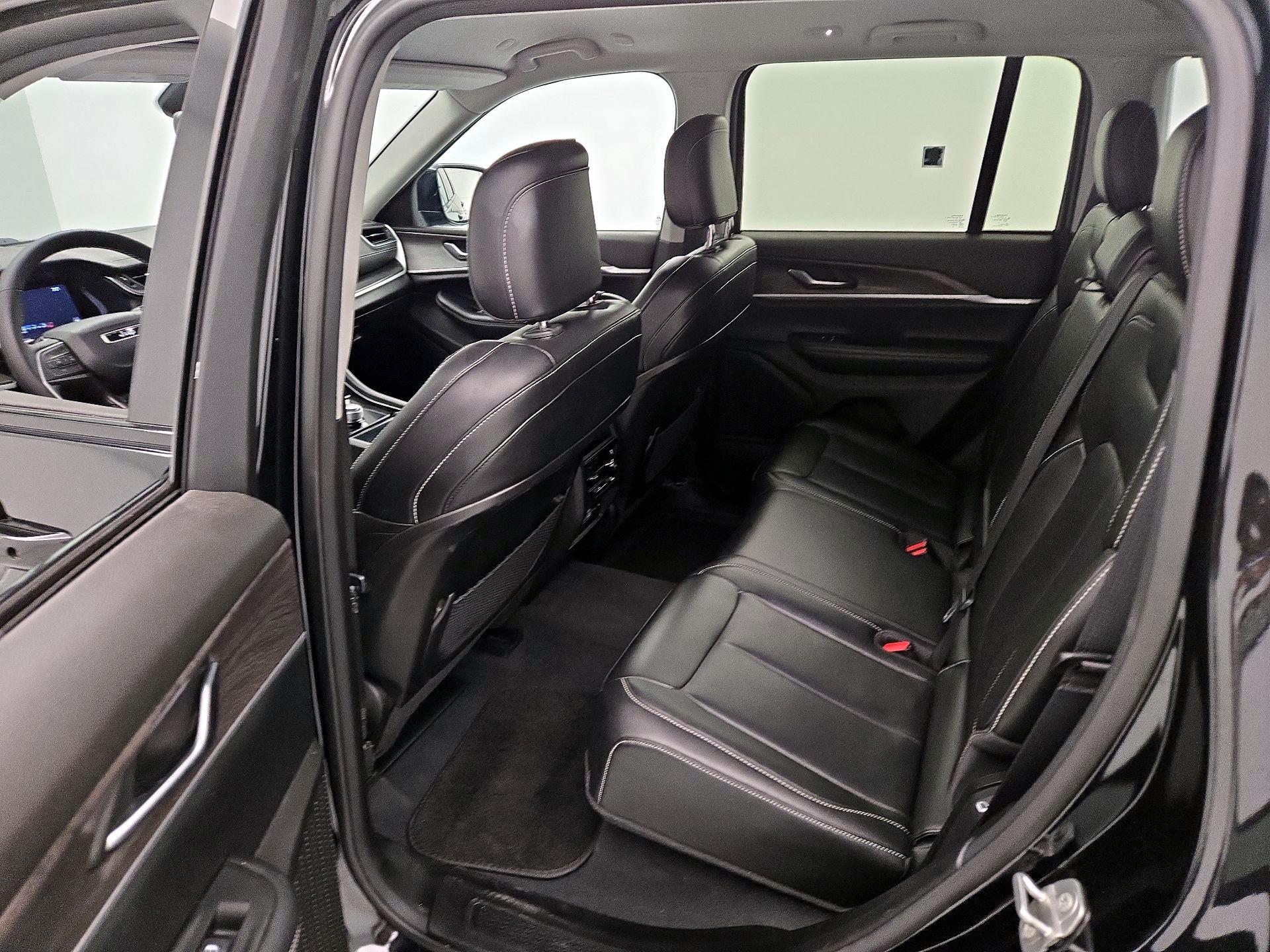 Thumbnail: 2023 Jeep Grand Cherokee - 20