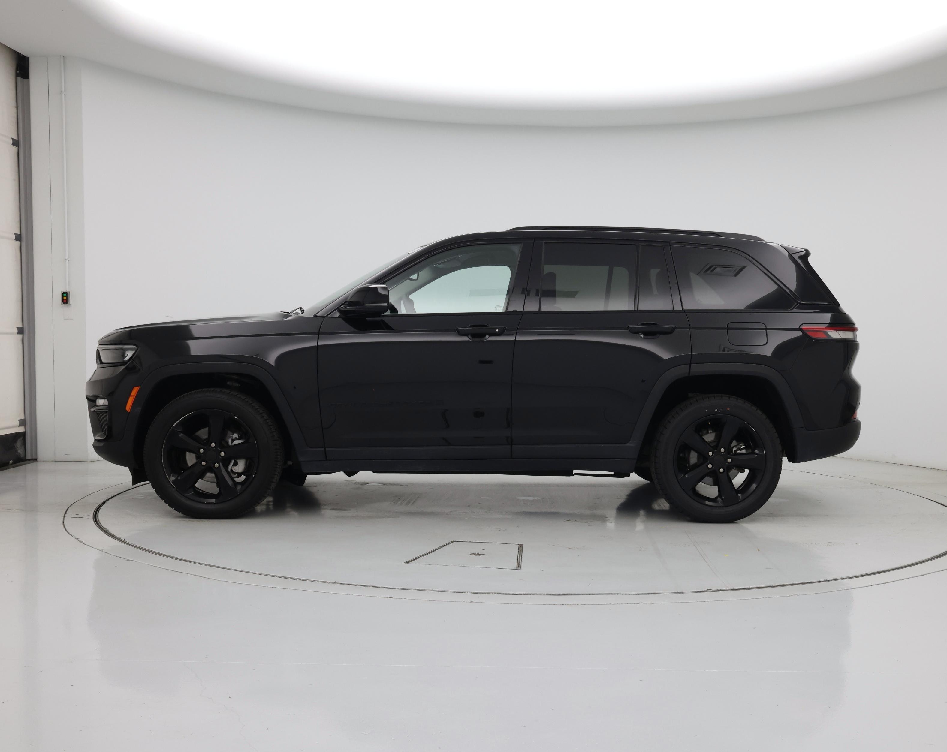 Thumbnail: 2023 Jeep Grand Cherokee - 3