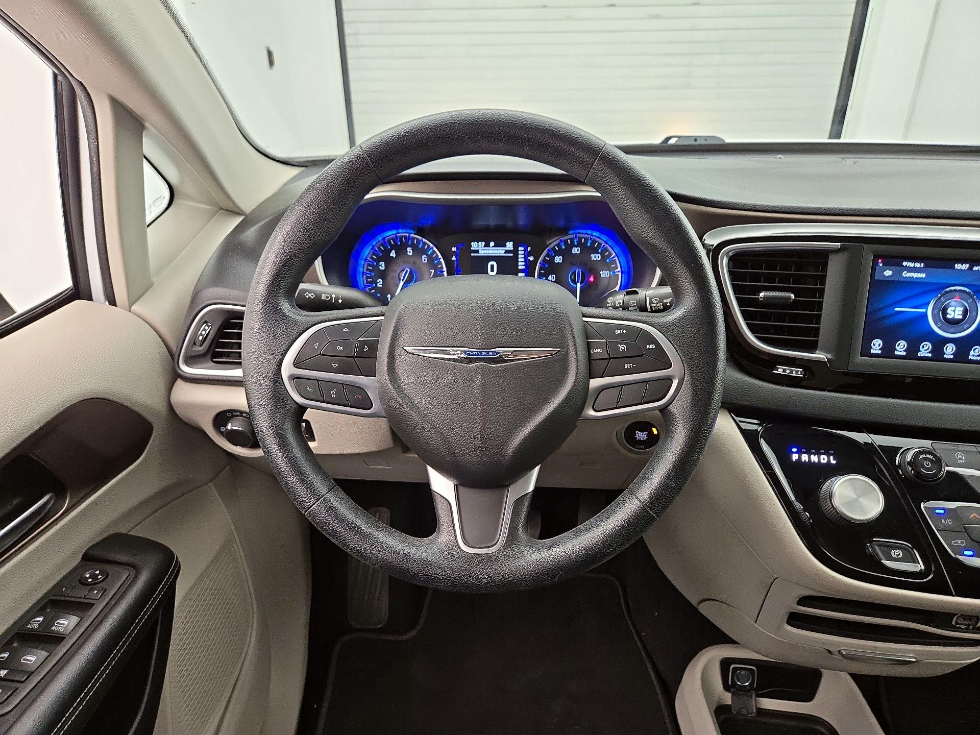 Thumbnail: 2021 Chrysler Voyager - 10