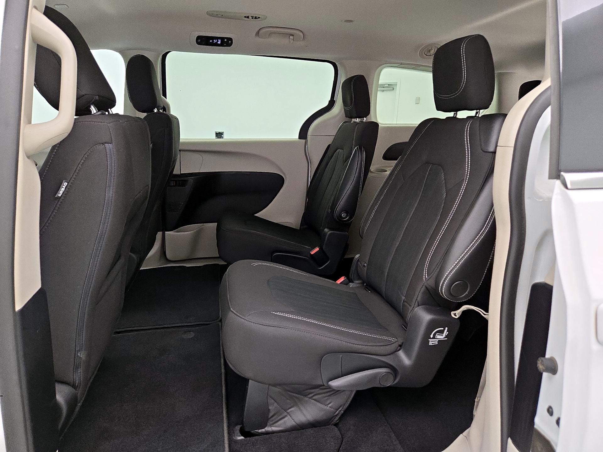 Thumbnail: 2021 Chrysler Voyager - 19