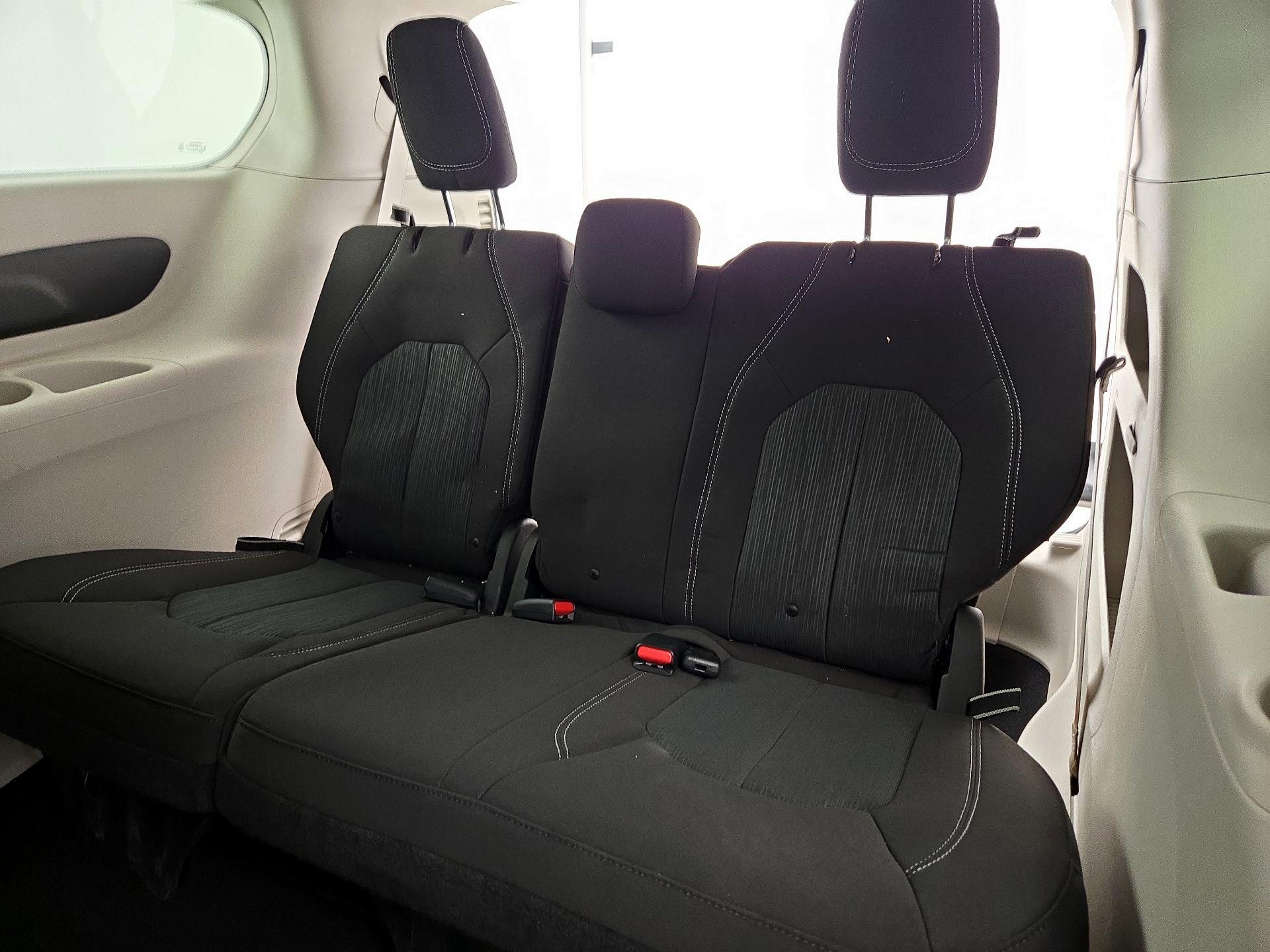 Thumbnail: 2021 Chrysler Voyager - 20