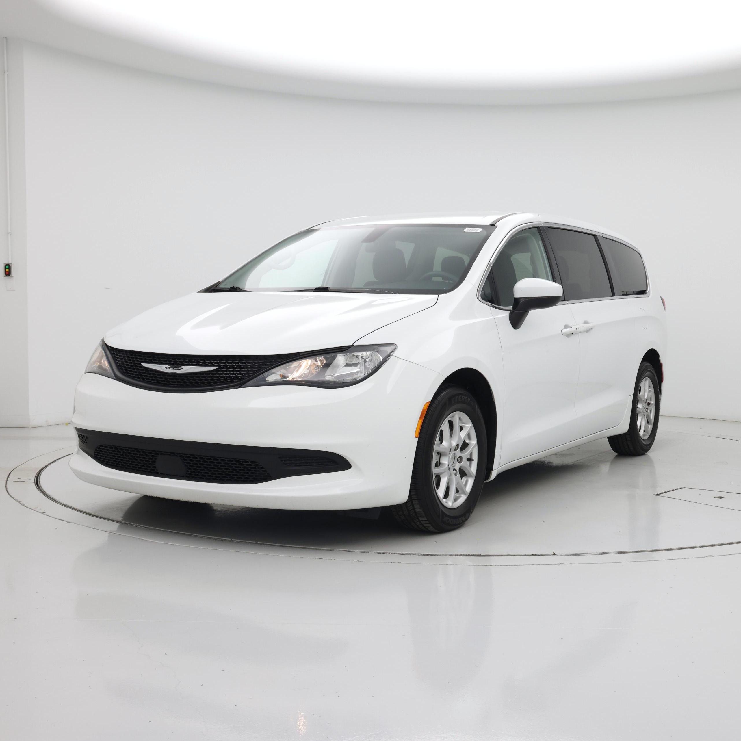 Thumbnail: 2021 Chrysler Voyager - 4