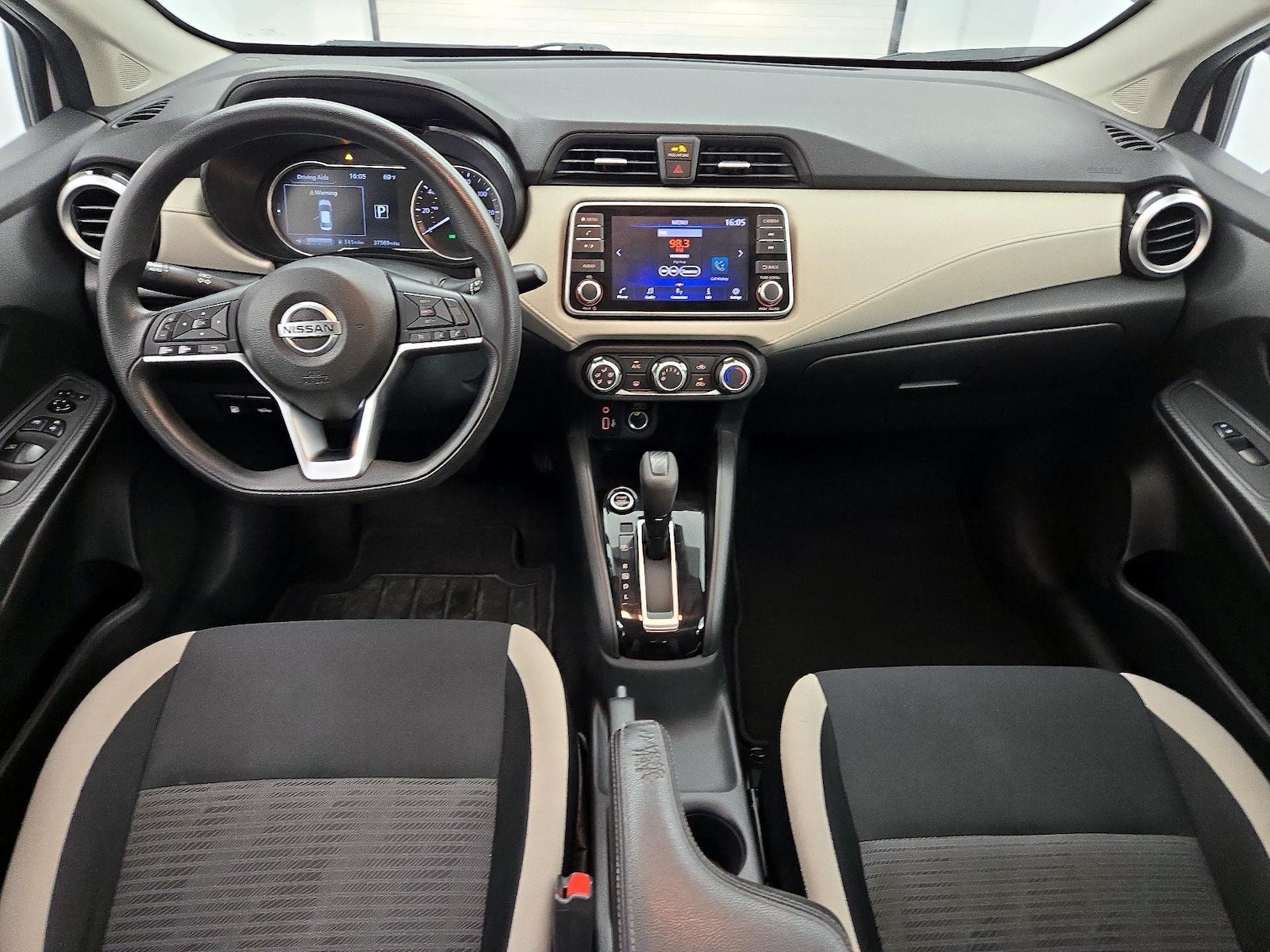 2022 Nissan Versa Sedan SV - Photo 10