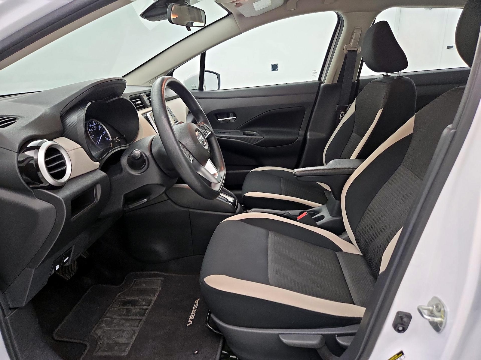 2022 Nissan Versa Sedan SV - Photo 12