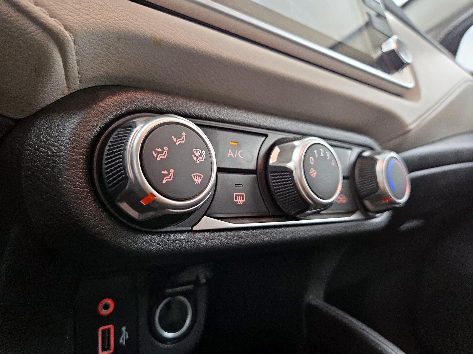 2022 Nissan Versa Sedan SV - Photo 16