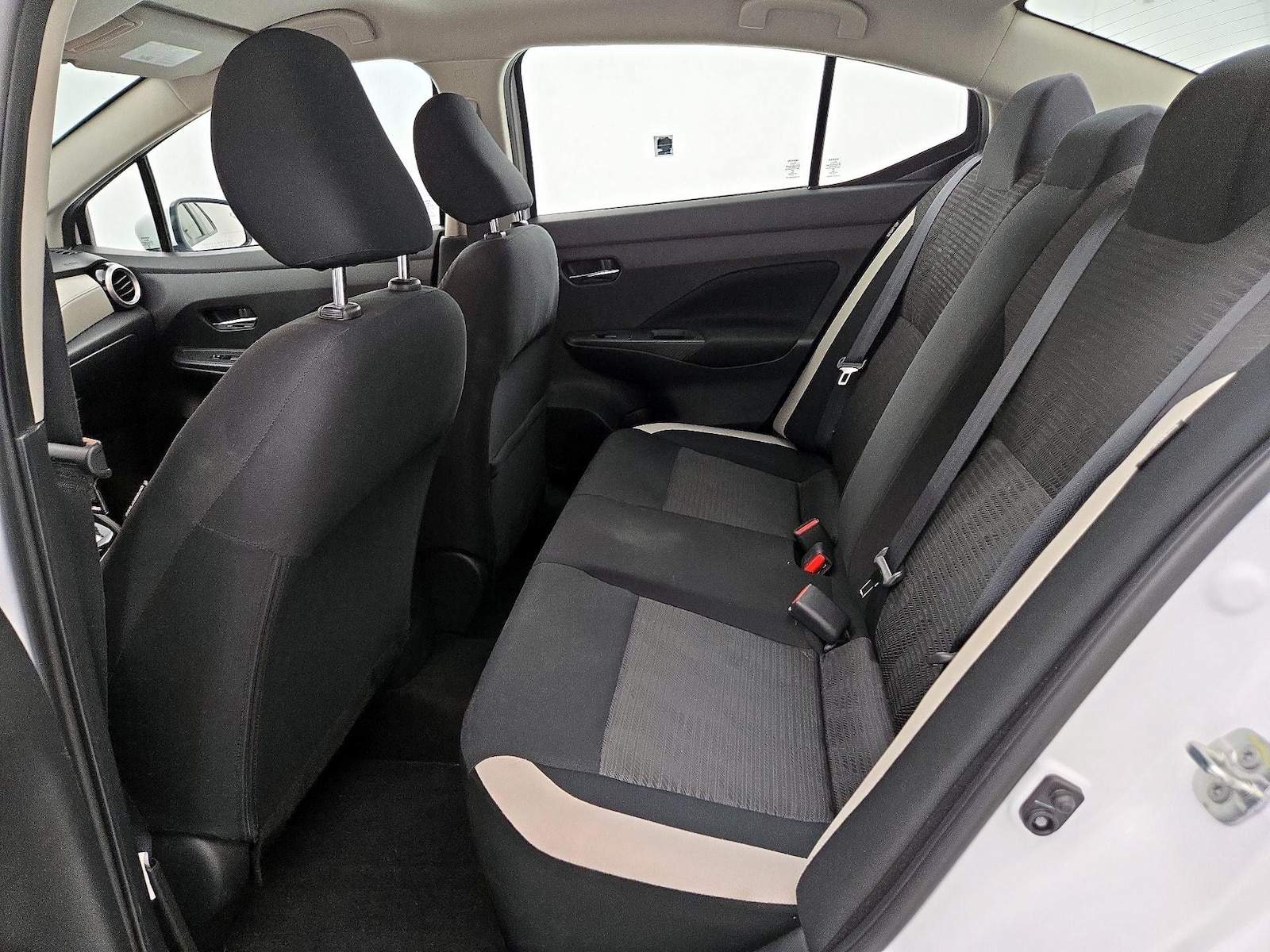 2022 Nissan Versa Sedan SV - Photo 19