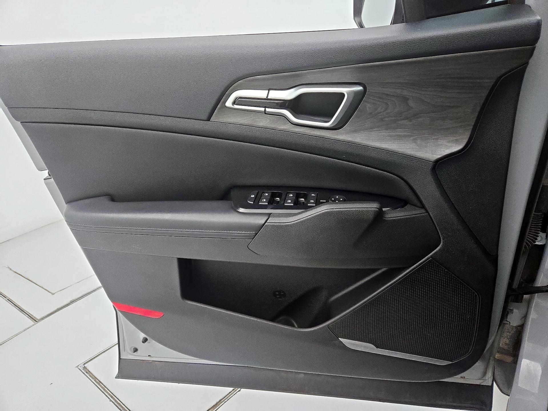 Thumbnail: 2023 Kia Sportage - 12