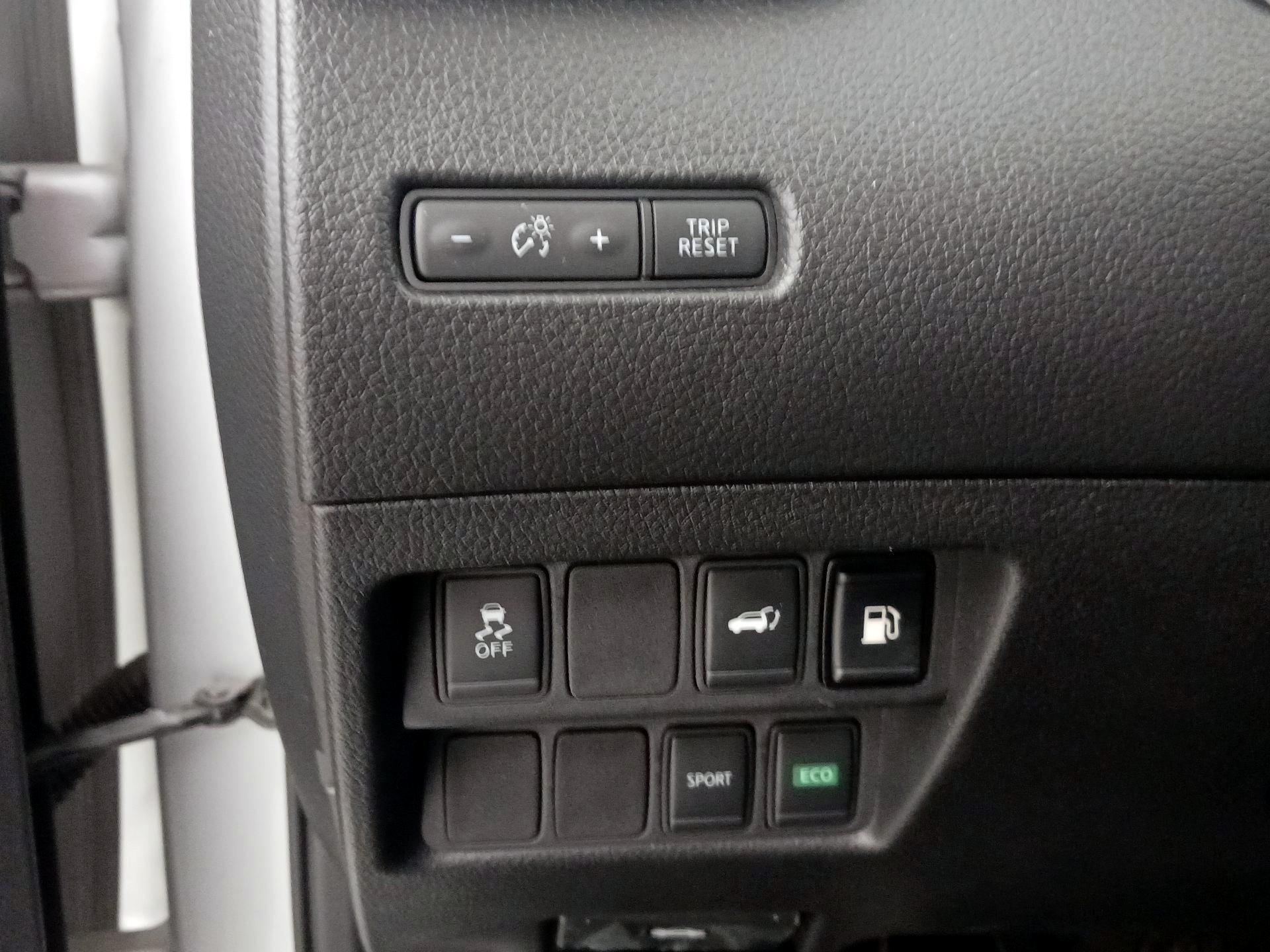 Thumbnail: 2018 Nissan Rogue - 13