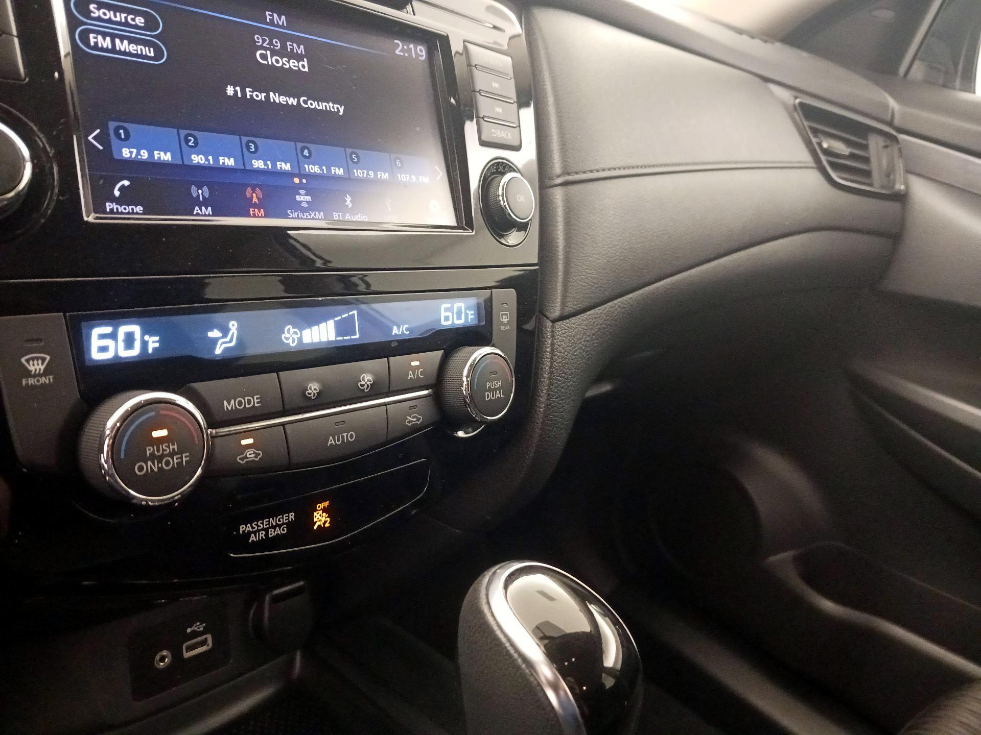 Thumbnail: 2018 Nissan Rogue - 16