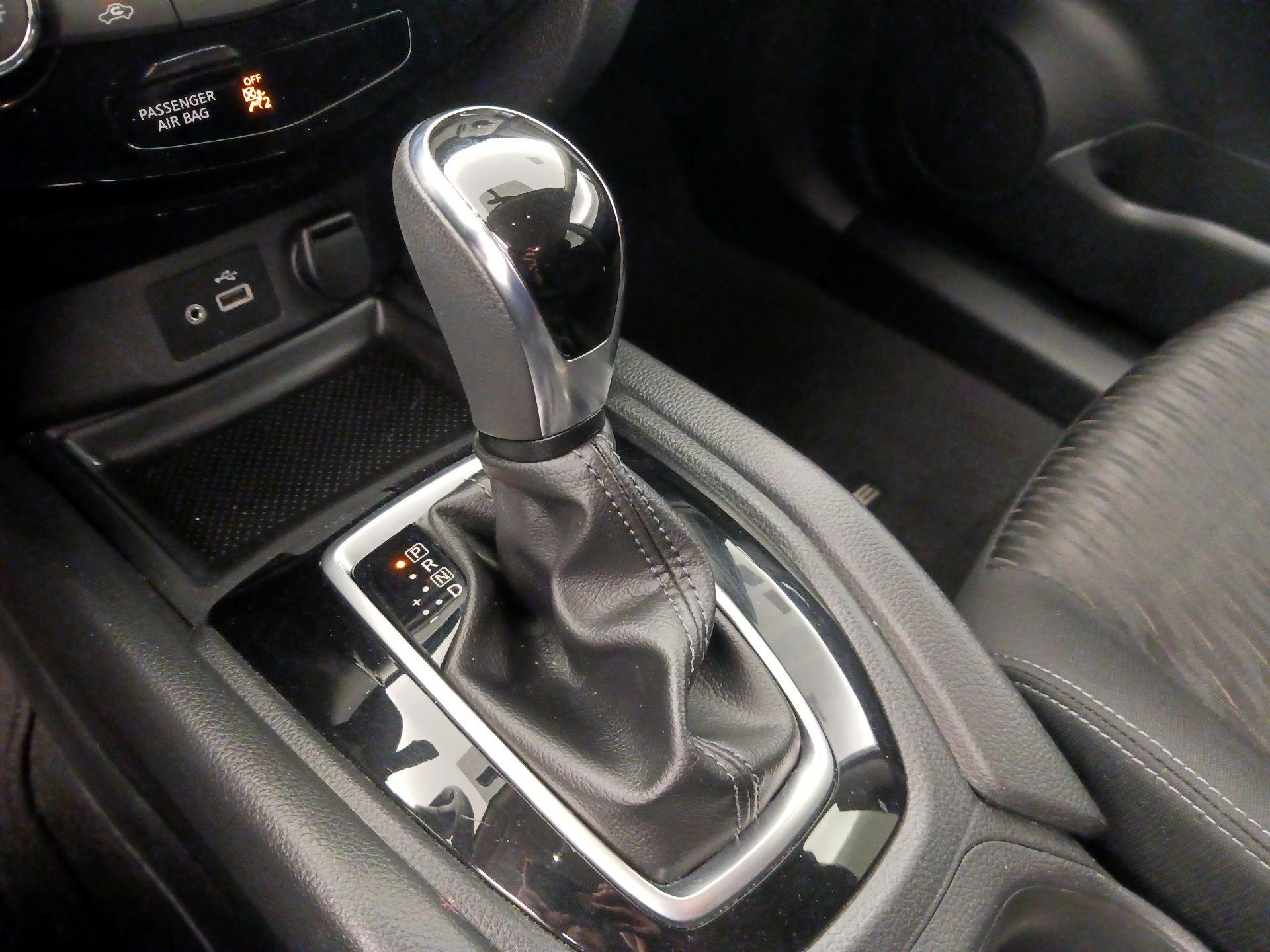 Thumbnail: 2018 Nissan Rogue - 17