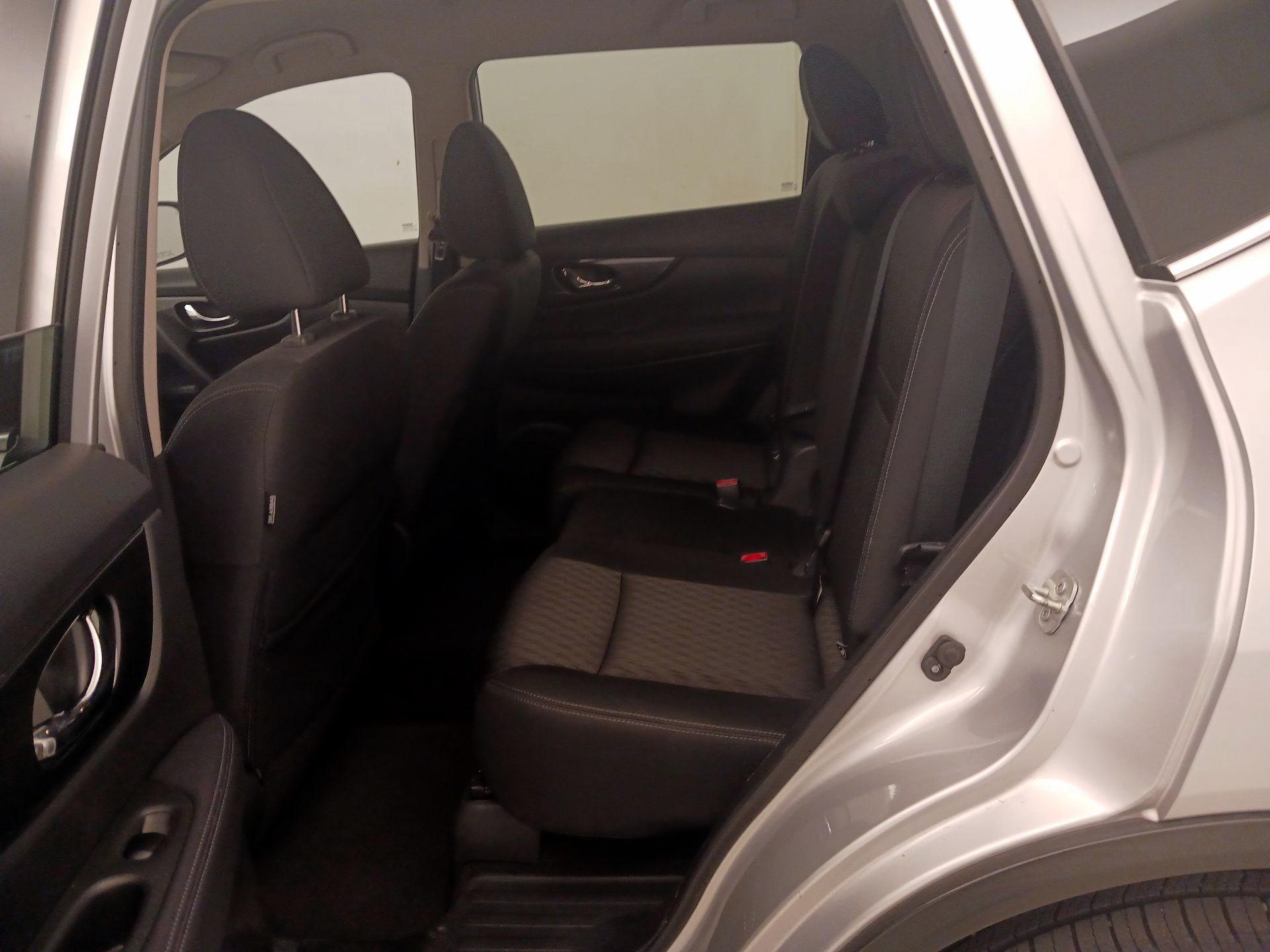 Thumbnail: 2018 Nissan Rogue - 19