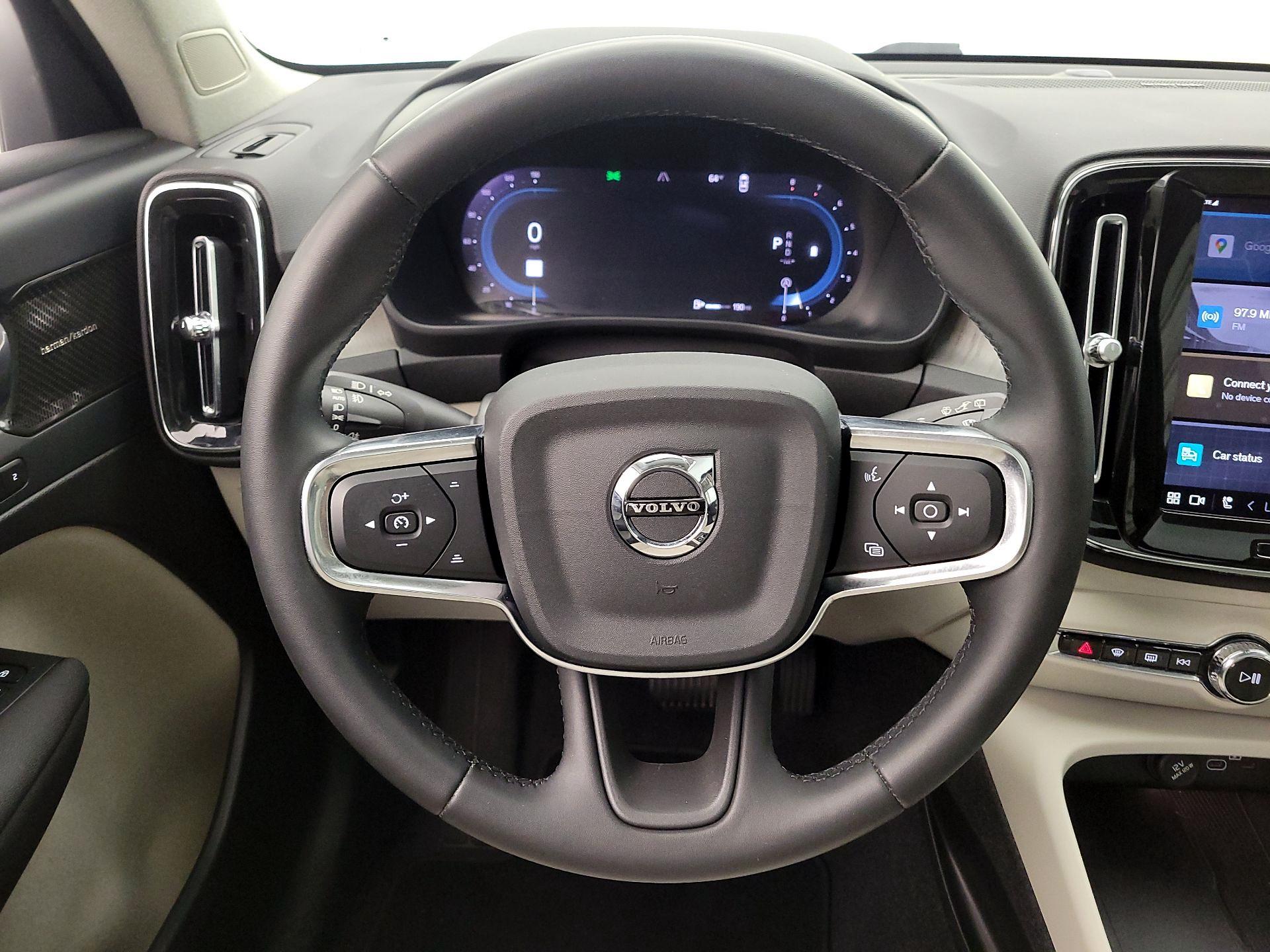 Thumbnail: 2024 Volvo XC40 - 10