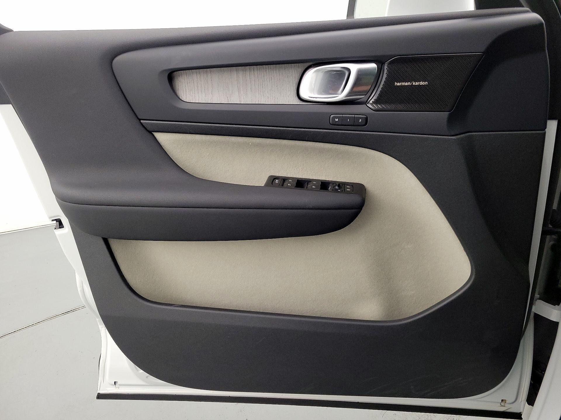 Thumbnail: 2024 Volvo XC40 - 12