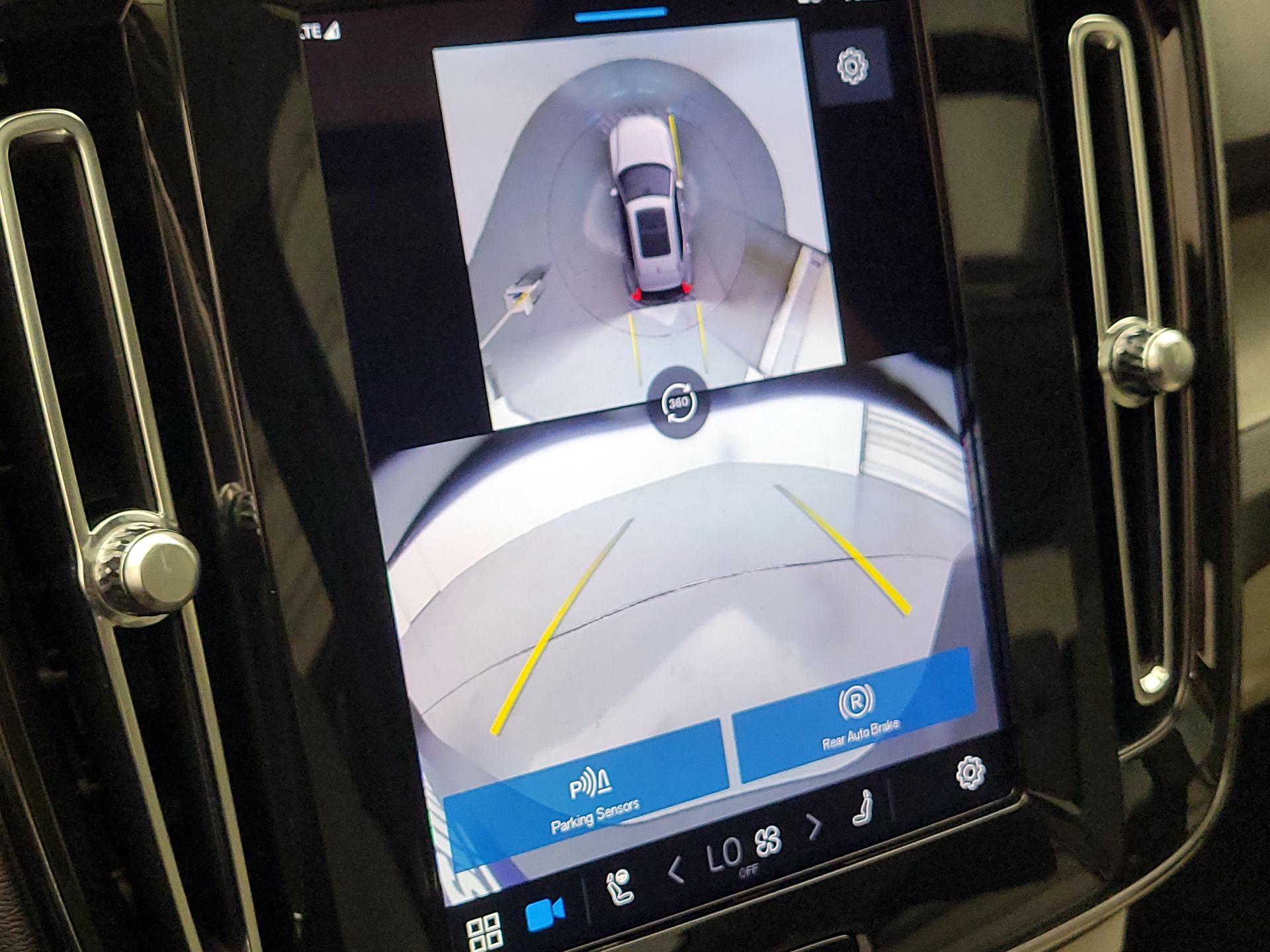 Thumbnail: 2024 Volvo XC40 - 14