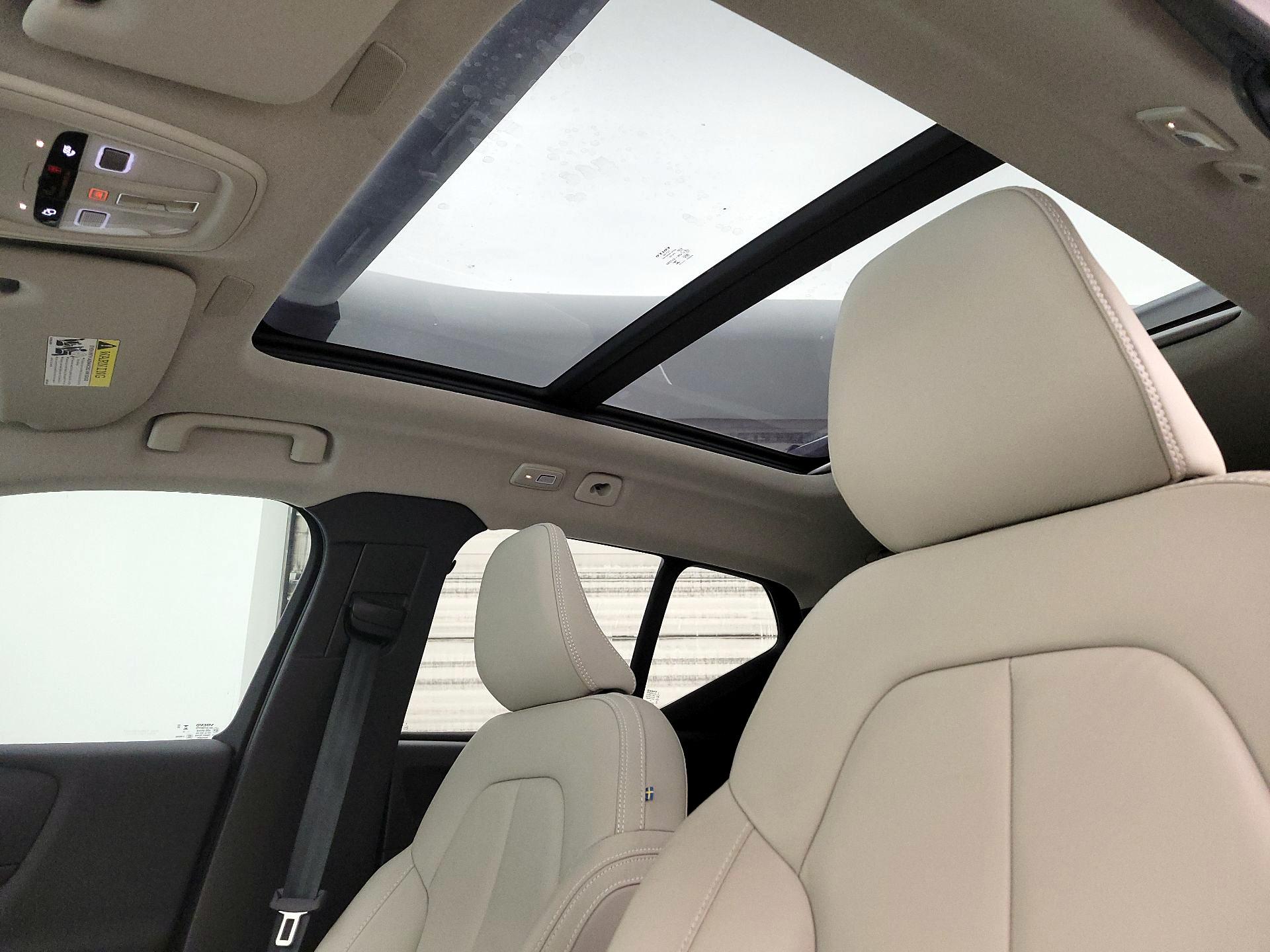 Thumbnail: 2024 Volvo XC40 - 19