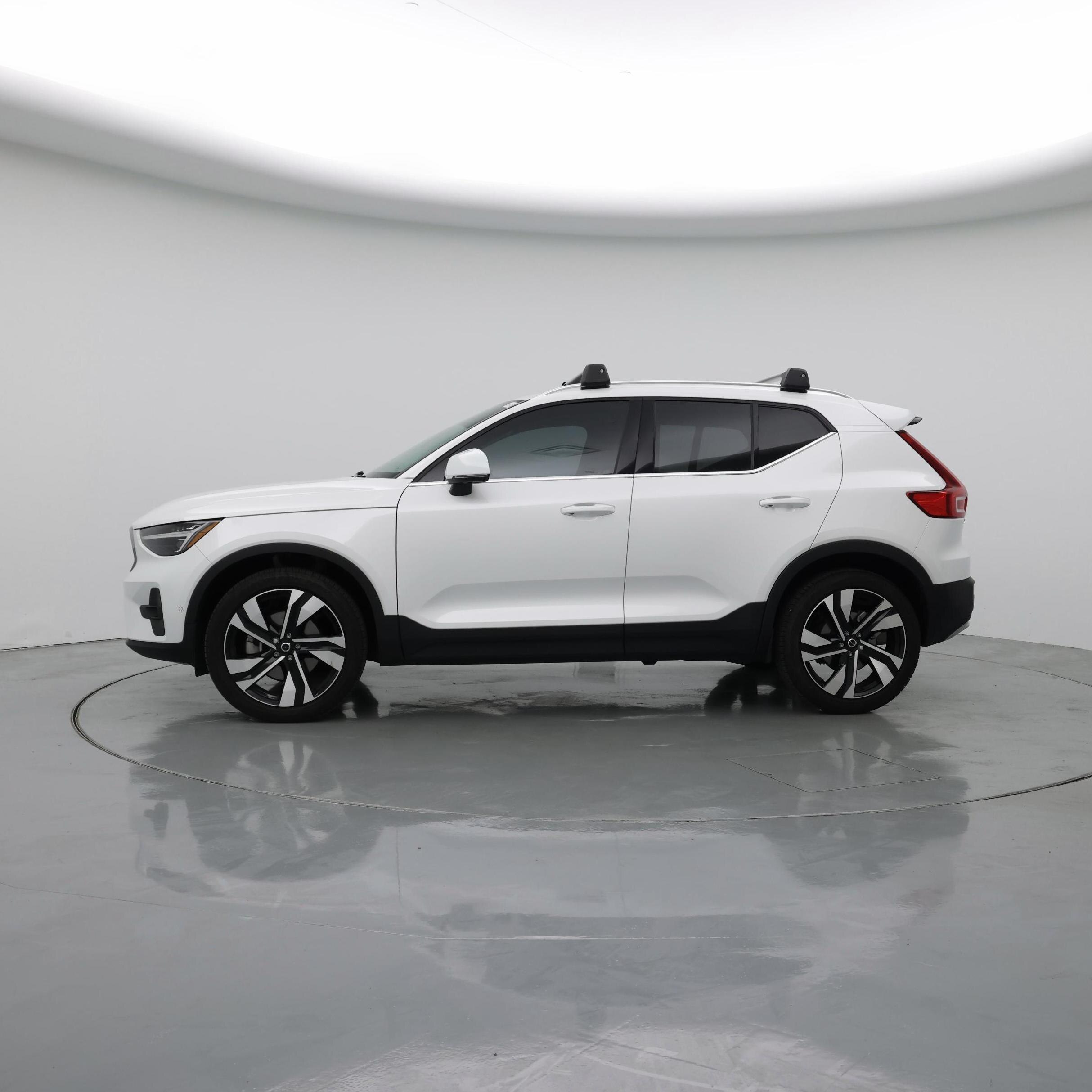 Thumbnail: 2024 Volvo XC40 - 3