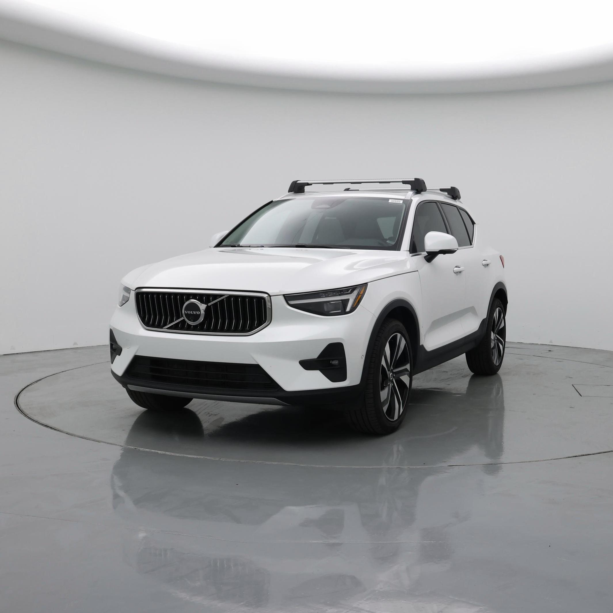 Thumbnail: 2024 Volvo XC40 - 4