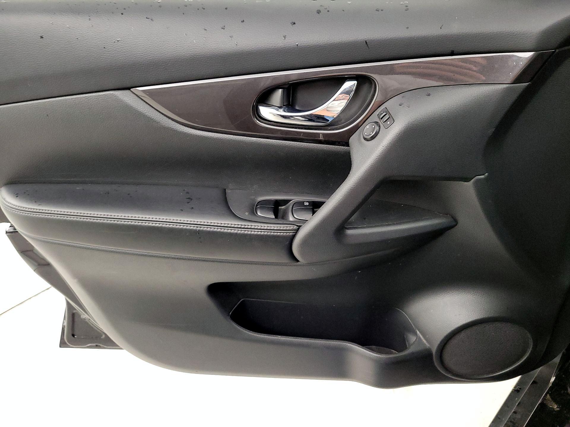 Thumbnail: 2019 Nissan Rogue - 10