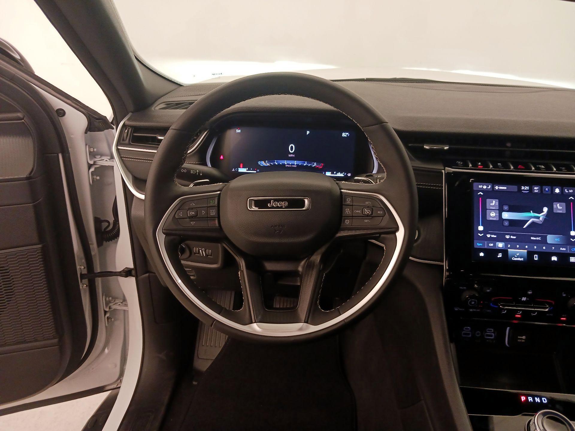 Thumbnail: 2024 Jeep Grand Cherokee - 10