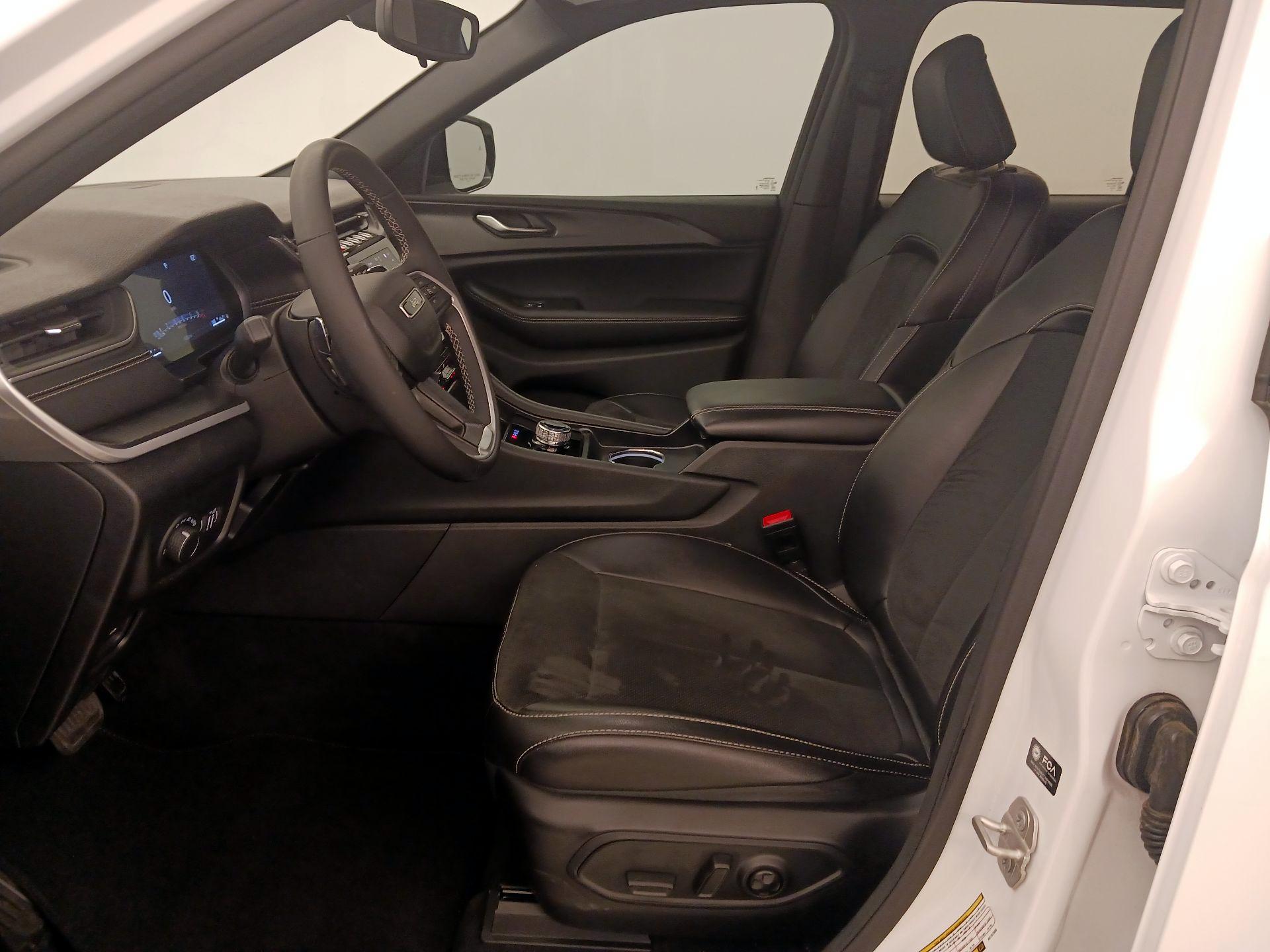 Thumbnail: 2024 Jeep Grand Cherokee - 11