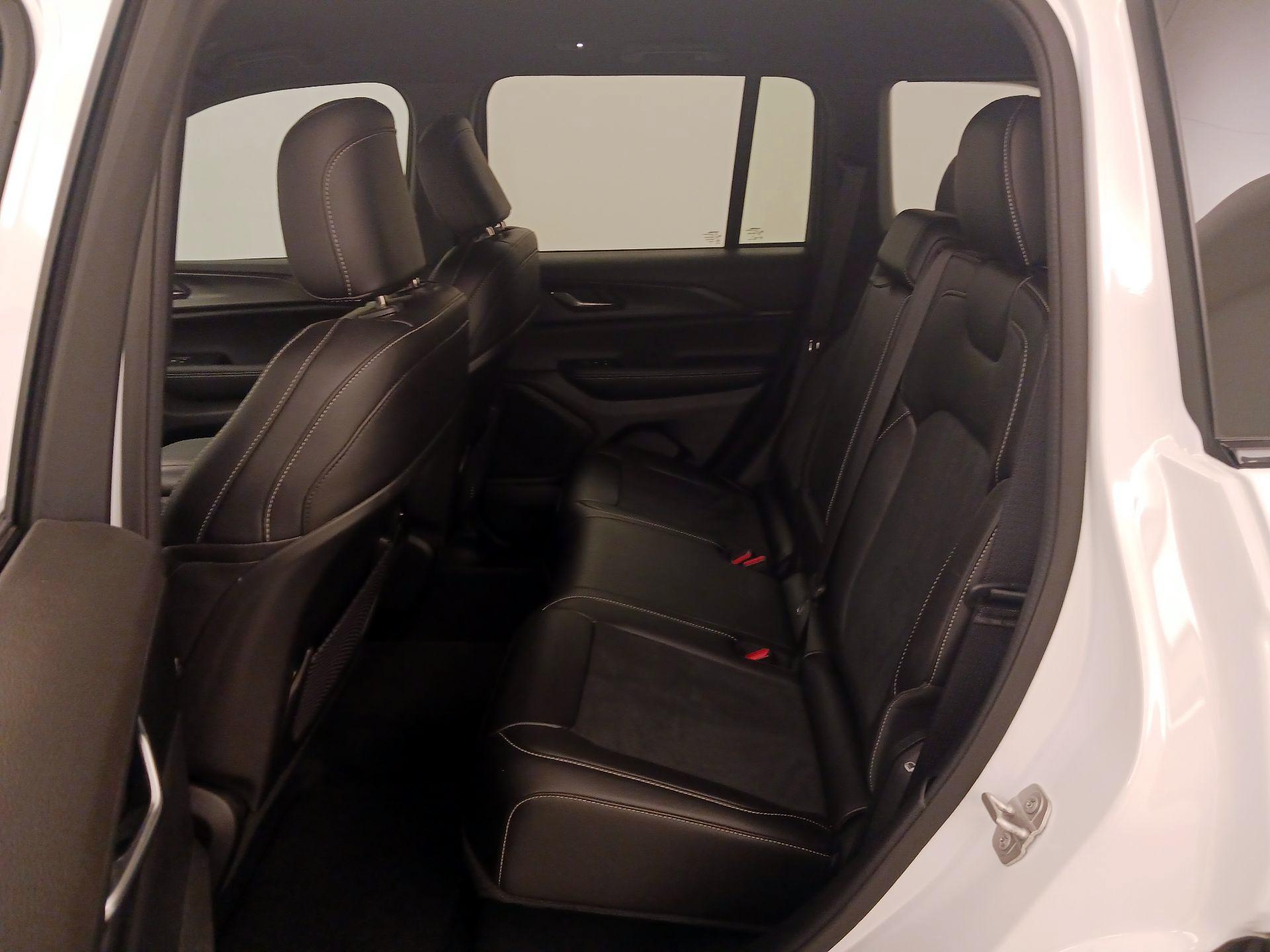 Thumbnail: 2024 Jeep Grand Cherokee - 19