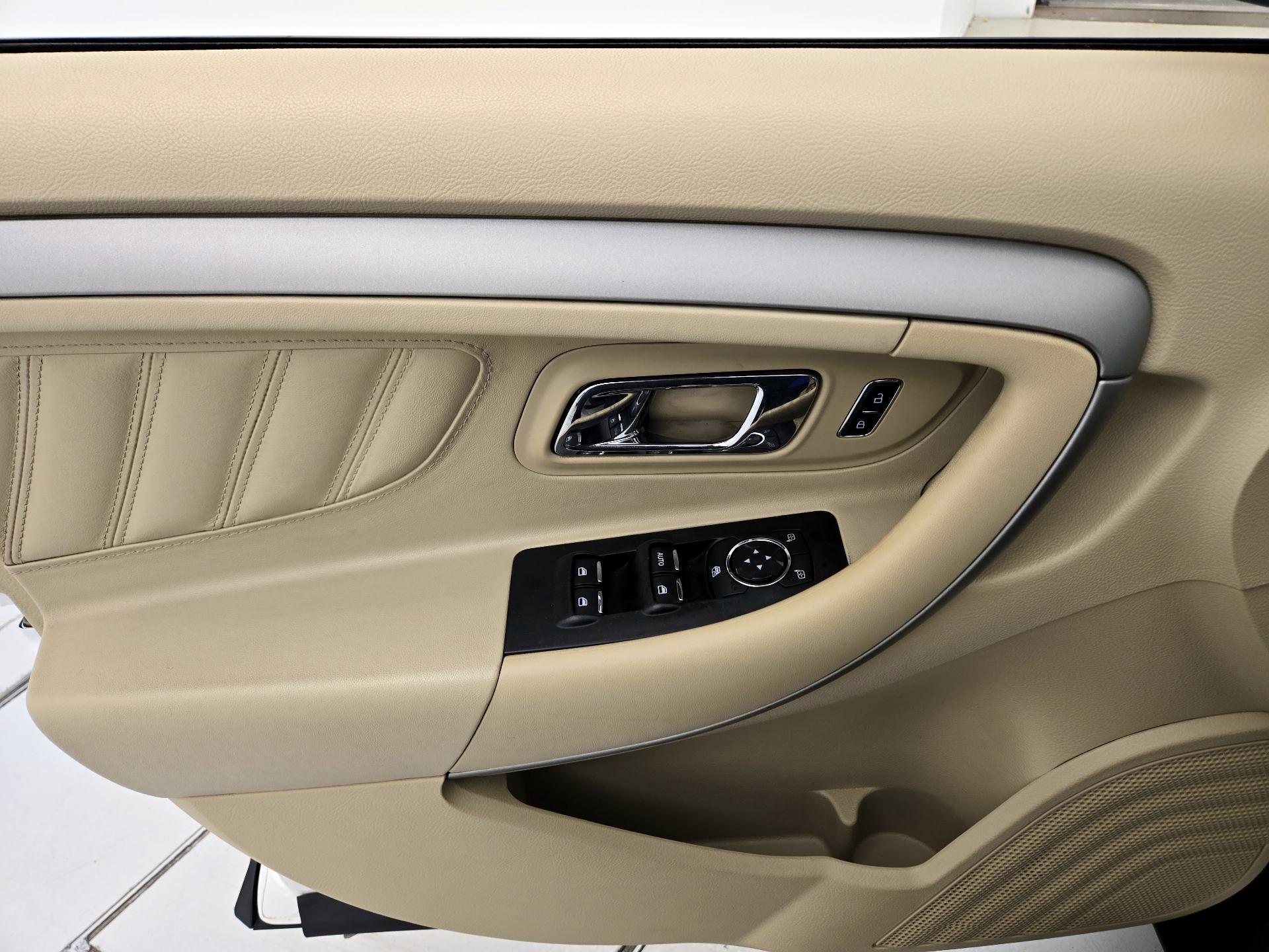 Thumbnail: 2015 Ford Taurus - 12