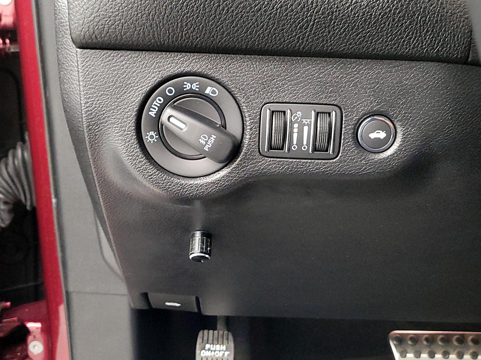 Thumbnail: 2019 Dodge Challenger - 13