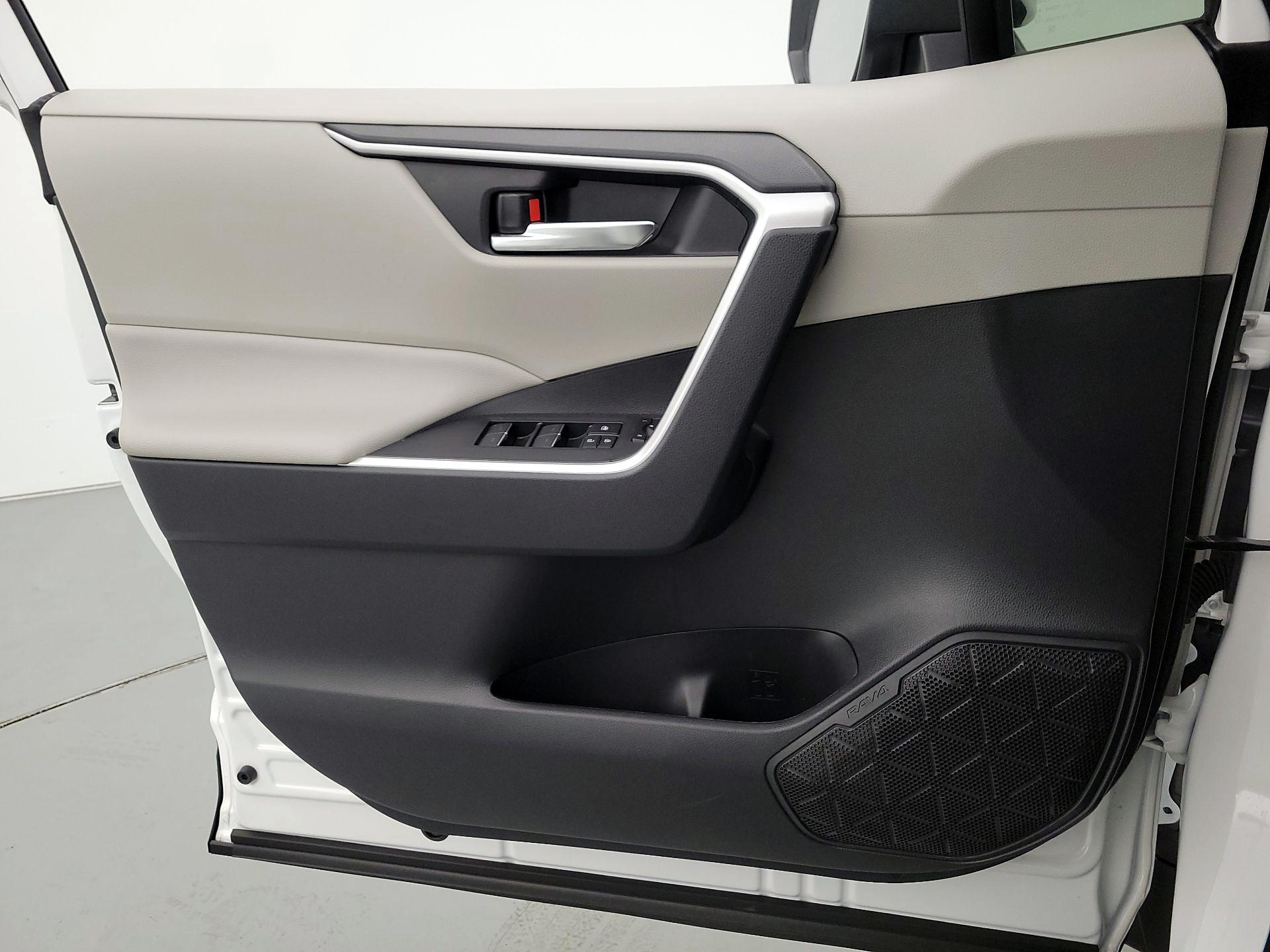 Thumbnail: 2025 Toyota RAV4 - 12