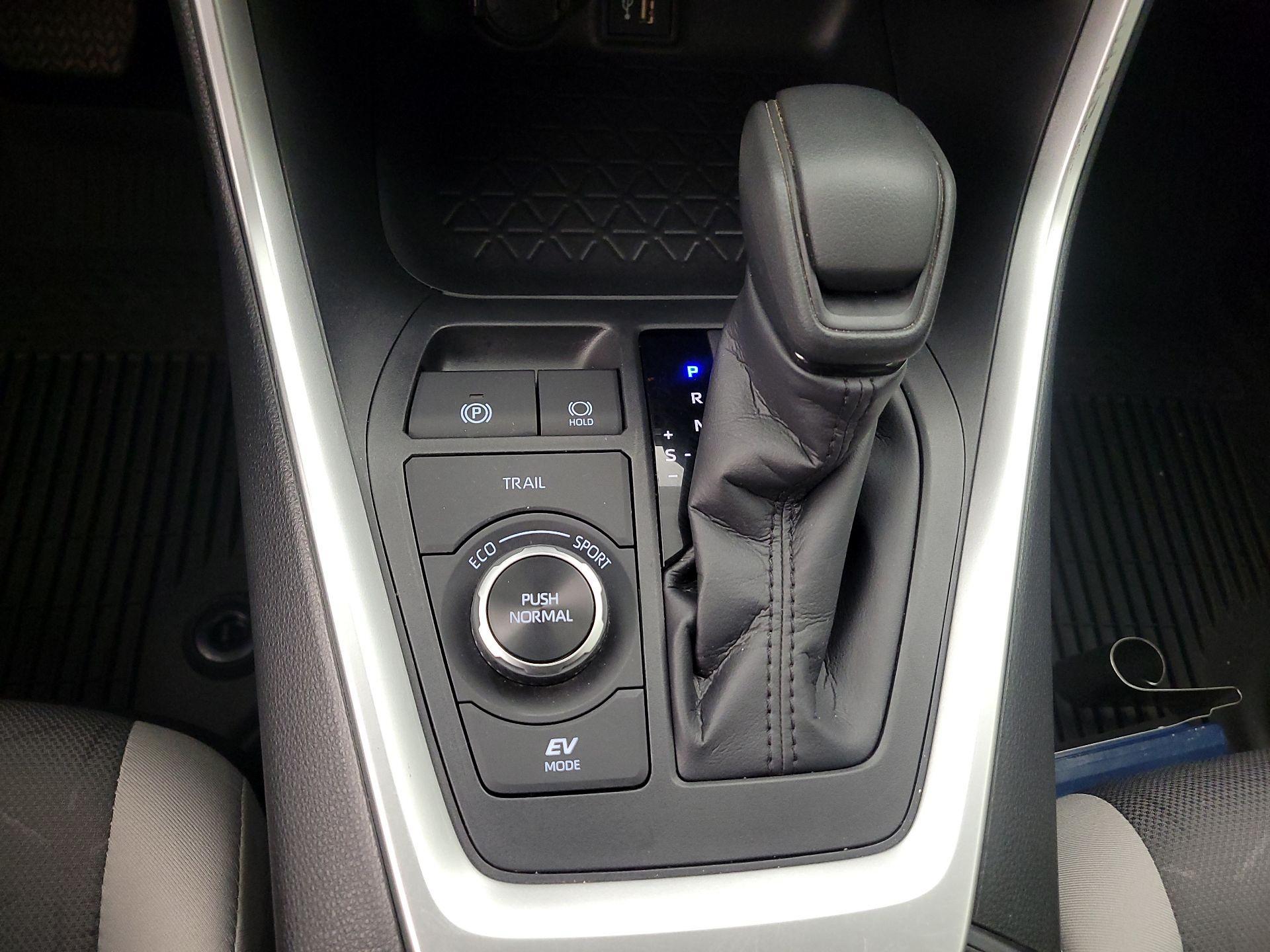 Thumbnail: 2025 Toyota RAV4 - 17