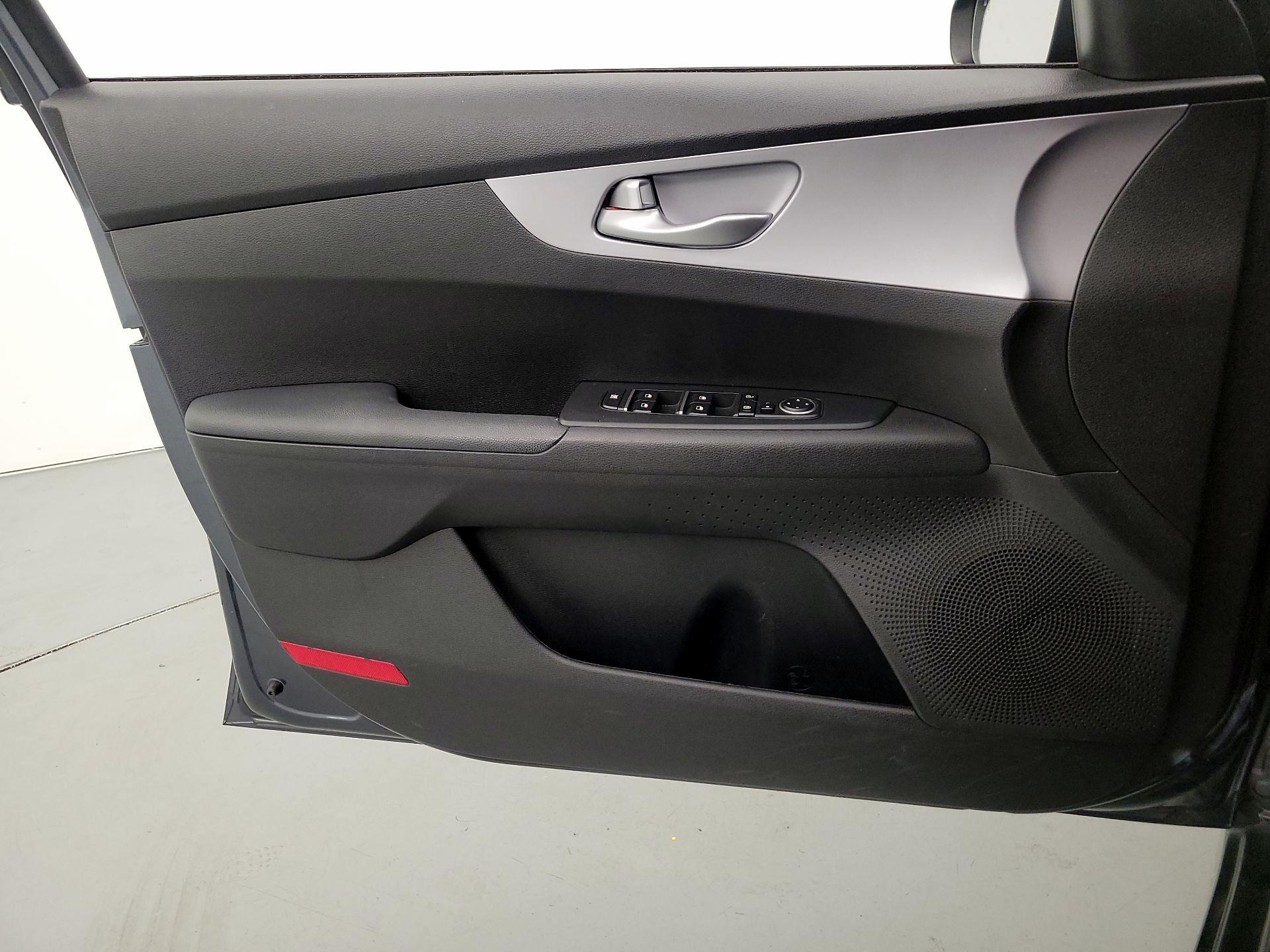 Thumbnail: 2023 Kia Forte - 12